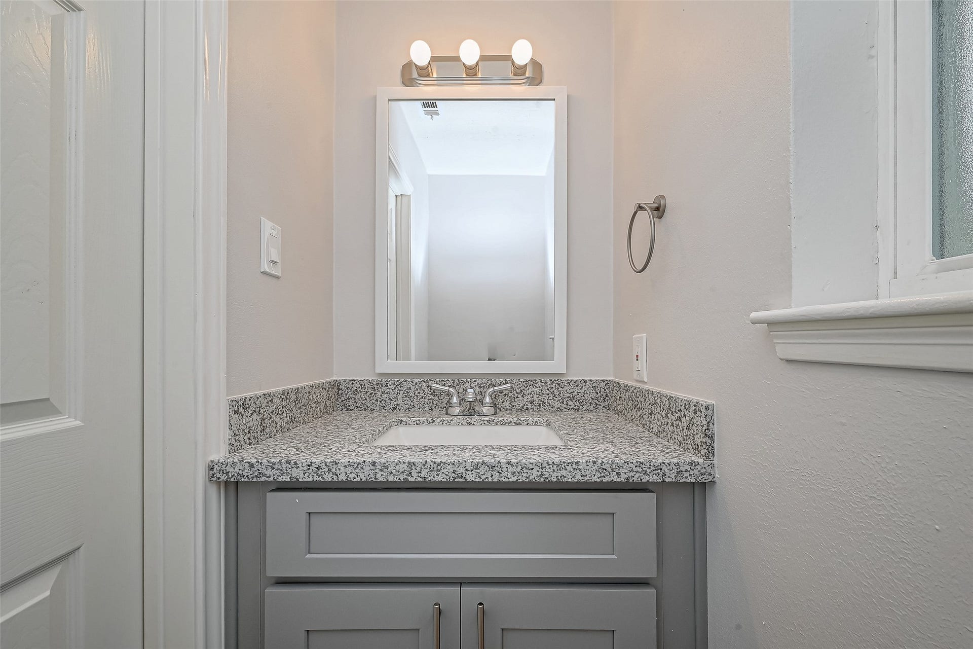 318 Pine Manor Drive, Conroe, TX 77385 318 Pine Manor Drive, Conroe, TX 77385