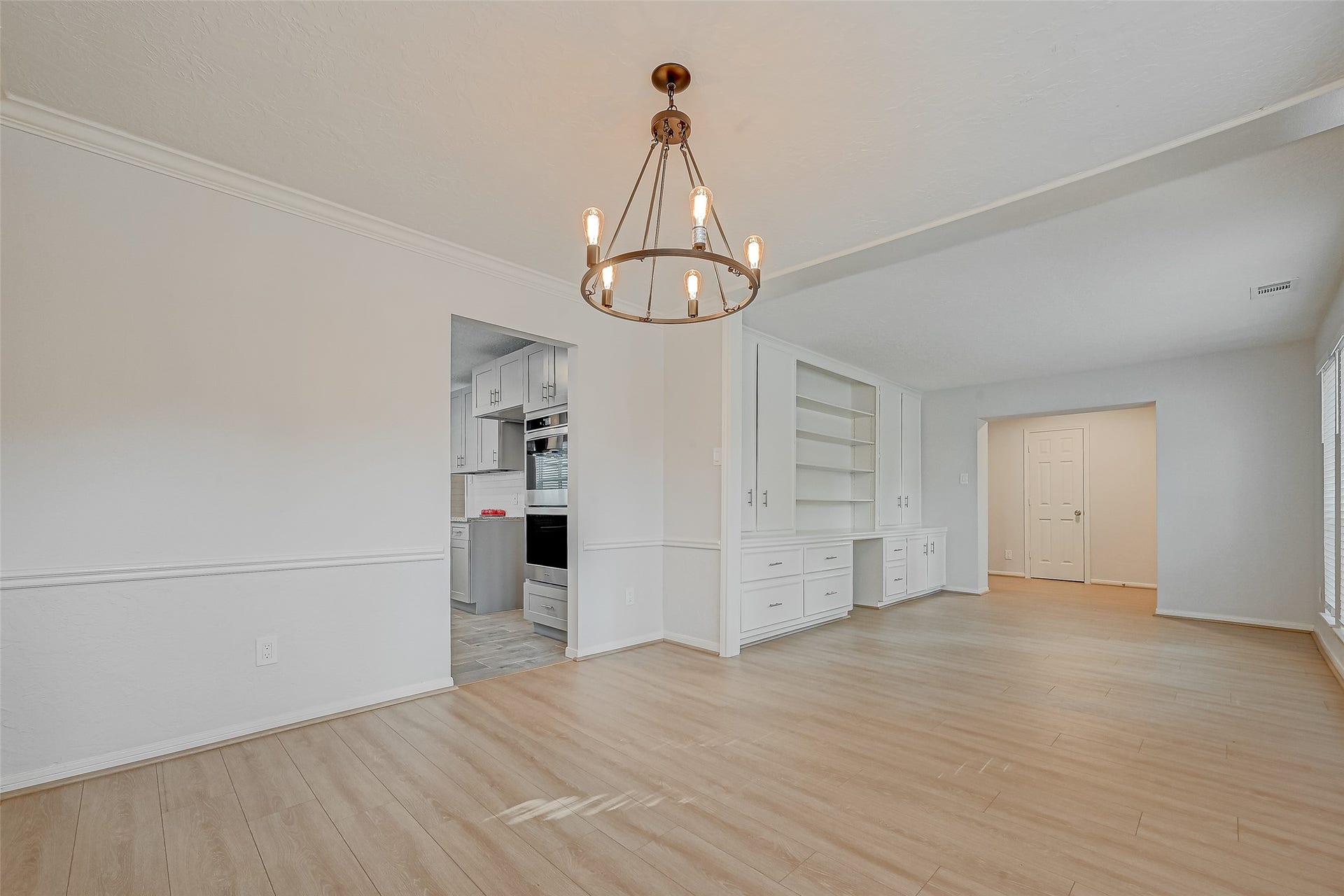 318 Pine Manor Drive, Conroe, TX 77385 318 Pine Manor Drive, Conroe, TX 77385