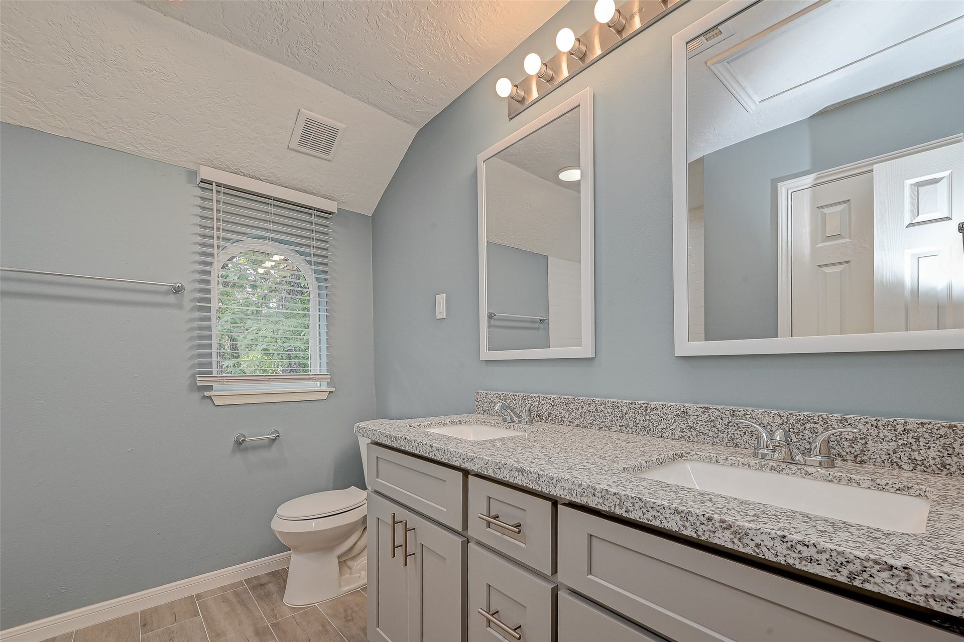 318 Pine Manor Drive, Conroe, TX 77385 318 Pine Manor Drive, Conroe, TX 77385