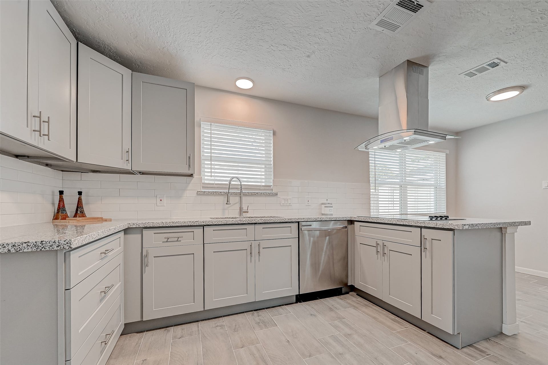 318 Pine Manor Drive, Conroe, TX 77385 318 Pine Manor Drive, Conroe, TX 77385
