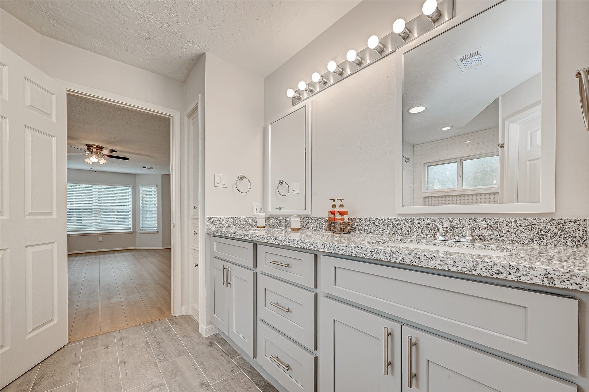 318 Pine Manor Drive, Conroe, TX 77385 318 Pine Manor Drive, Conroe, TX 77385