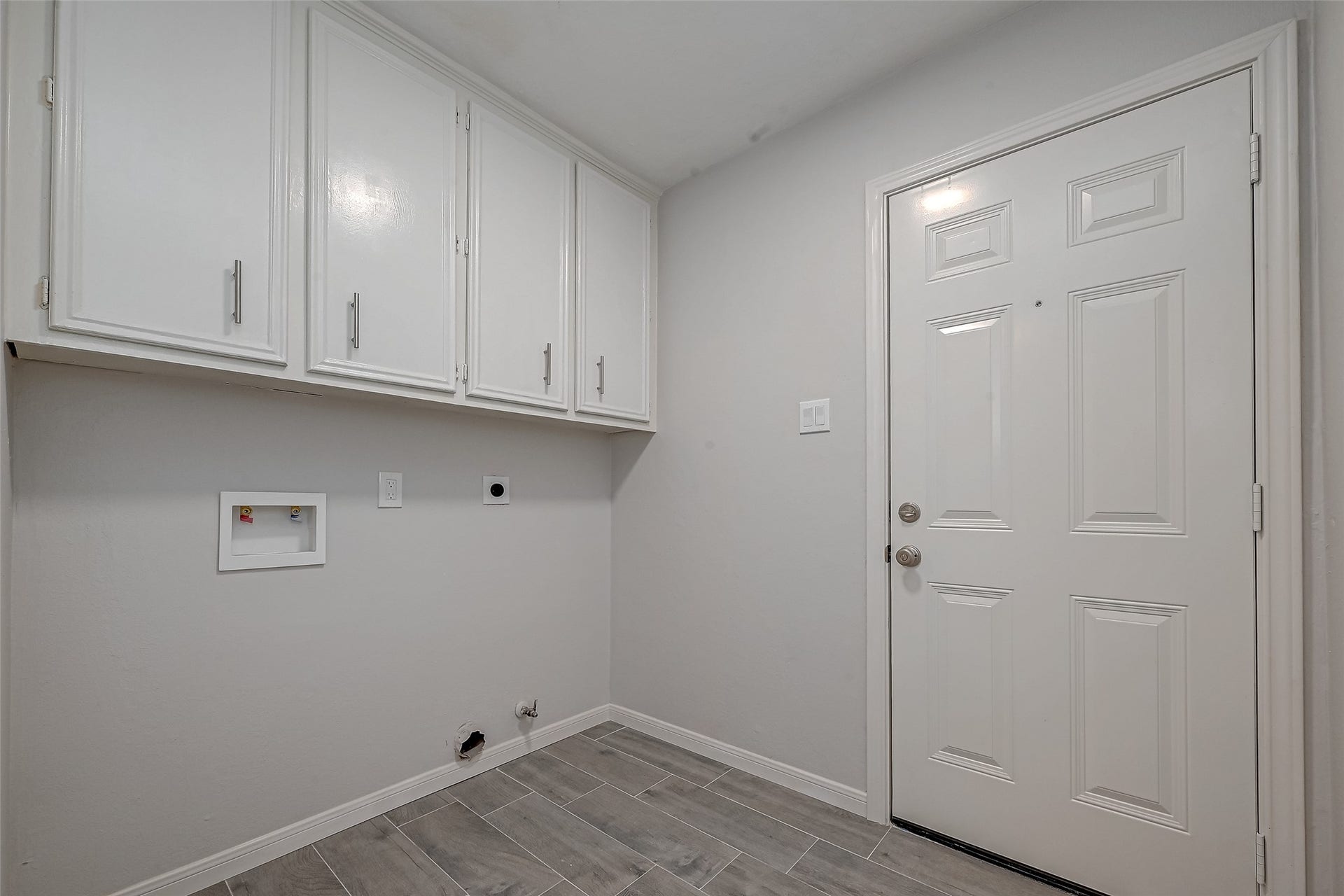 318 Pine Manor Drive, Conroe, TX 77385 318 Pine Manor Drive, Conroe, TX 77385