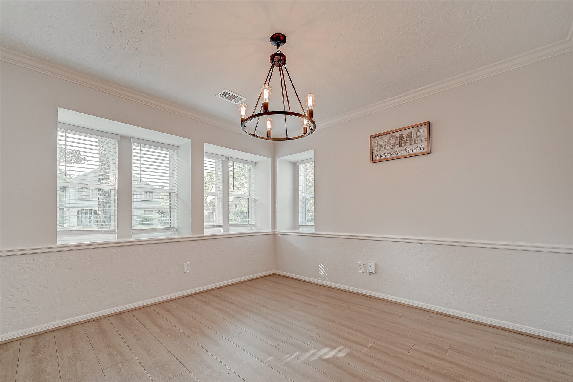 318 Pine Manor Drive, Conroe, TX 77385 318 Pine Manor Drive, Conroe, TX 77385