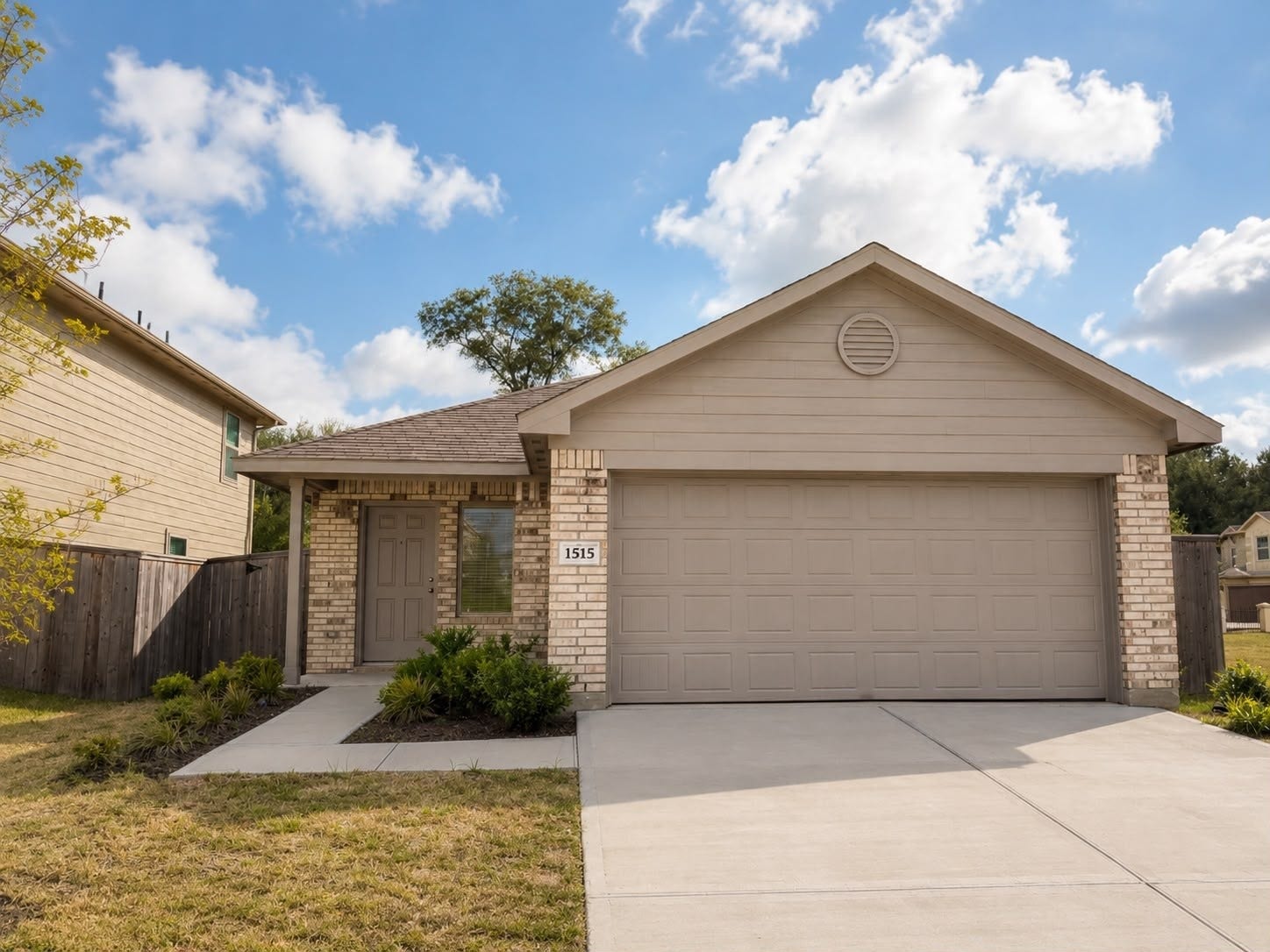 1515 Las Cuevas Drive, Conroe, TX 77301 Facade