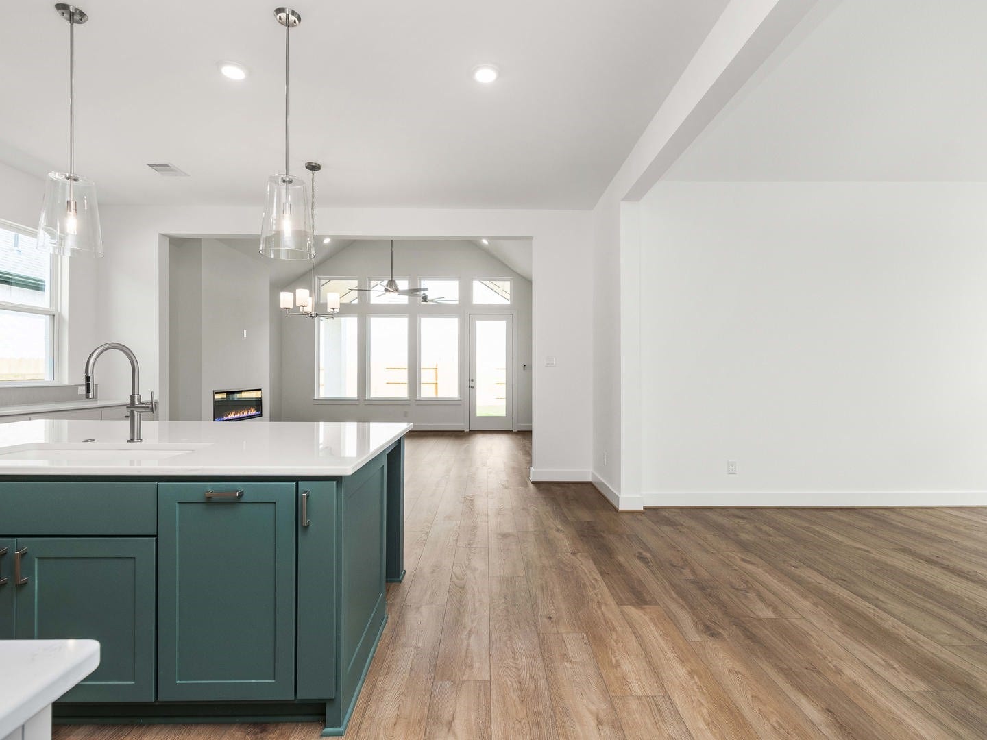 25802 Leadplant Cove Lane, Katy, TX 77493 Toll Brothers at Elyson_AmnerisClassic_35_Kitchen_01