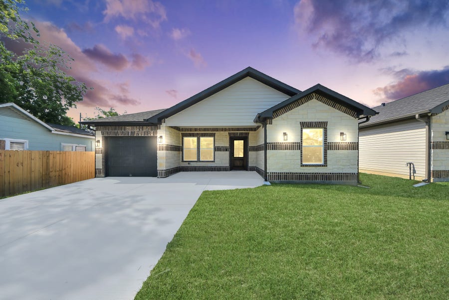 Property photo for 608 Miriam Street, Baytown, TX