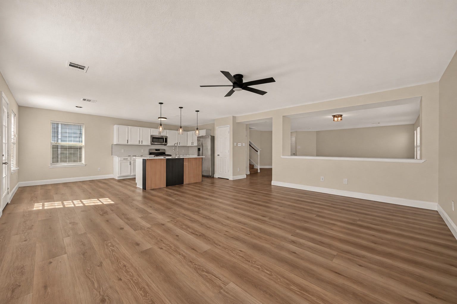 2662 Skyview Glen Court, Houston, TX 77047 This generous open-concept space offers versatility for everyday routines, casual meals, and gatherings that extend beyond the dining table.