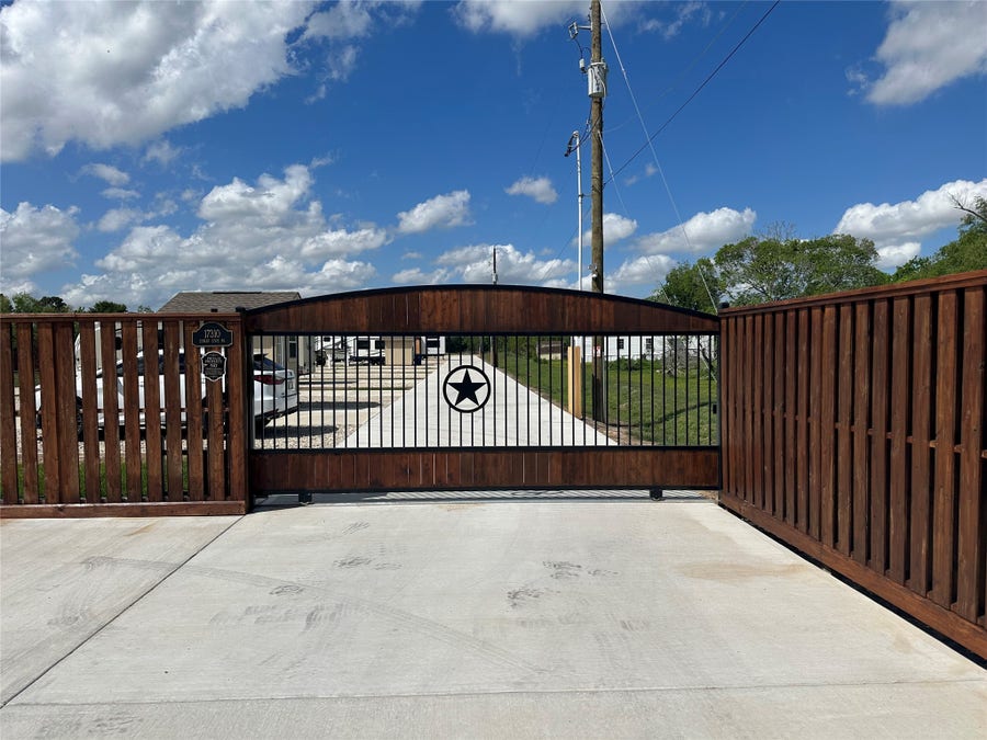 Property photo for 17310 Cowan Road, Alvin, TX