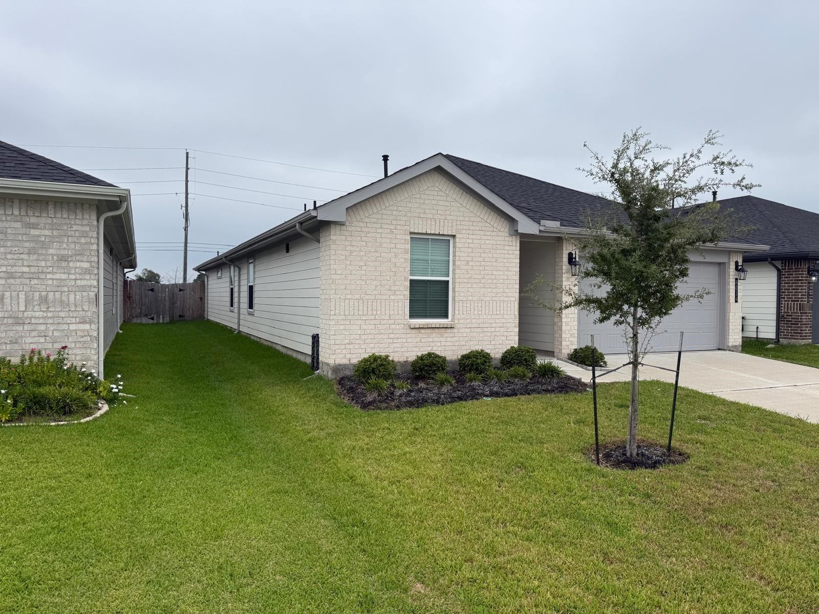 8014 Tropea Drive, Richmond, TX 77406 Side View