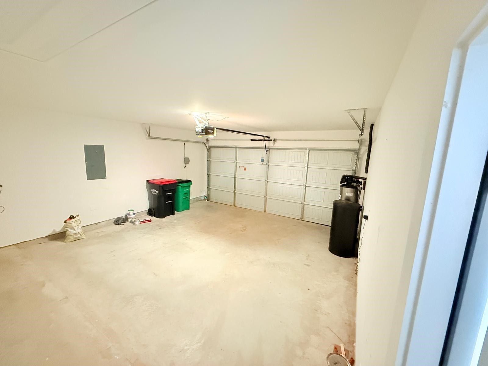 8014 Tropea Drive, Richmond, TX 77406 Inside Garage