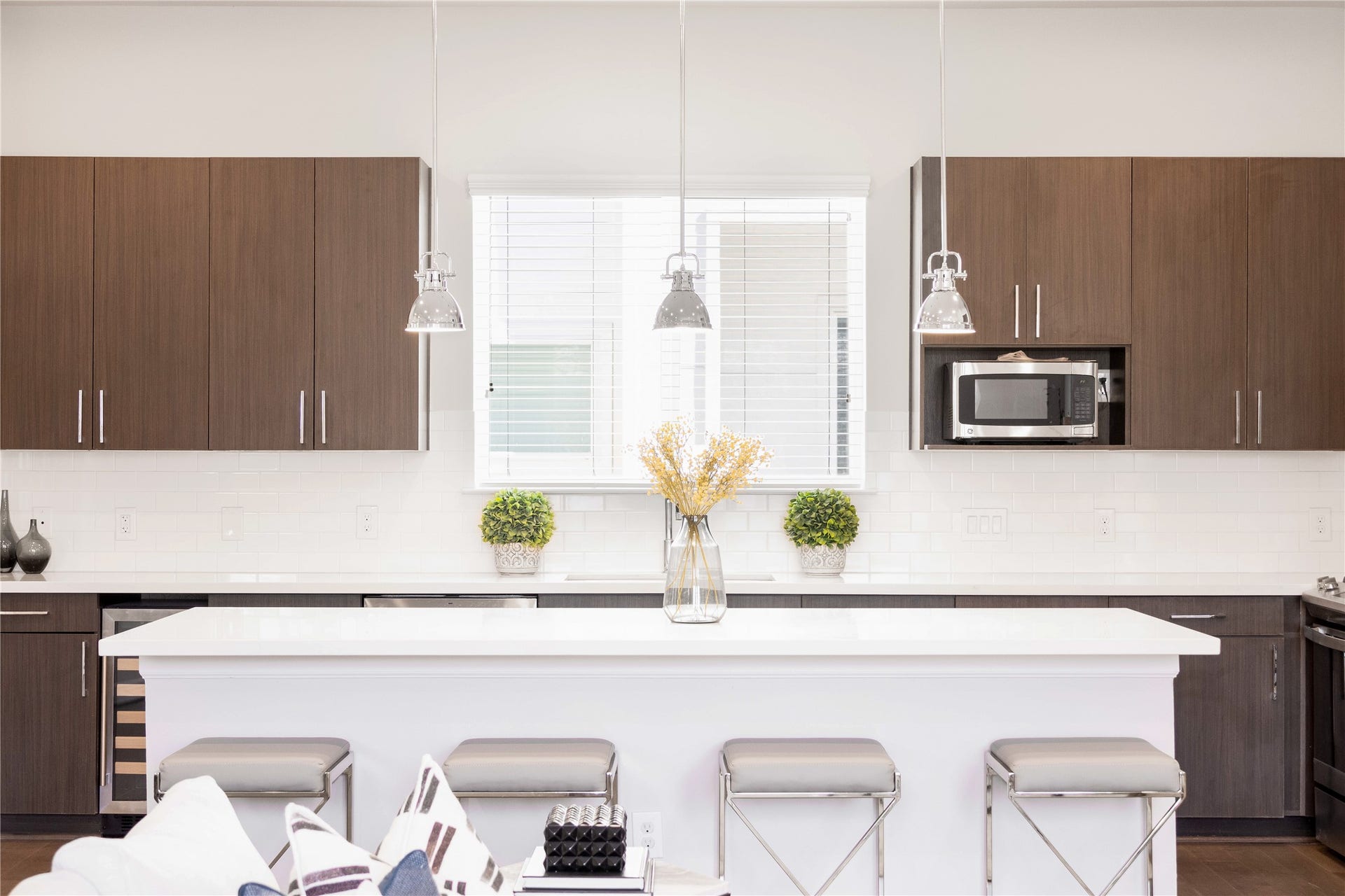 3111 La Branch Street, Houston, TX 77004 7ft beautiful kitchen island great for hosting guest.