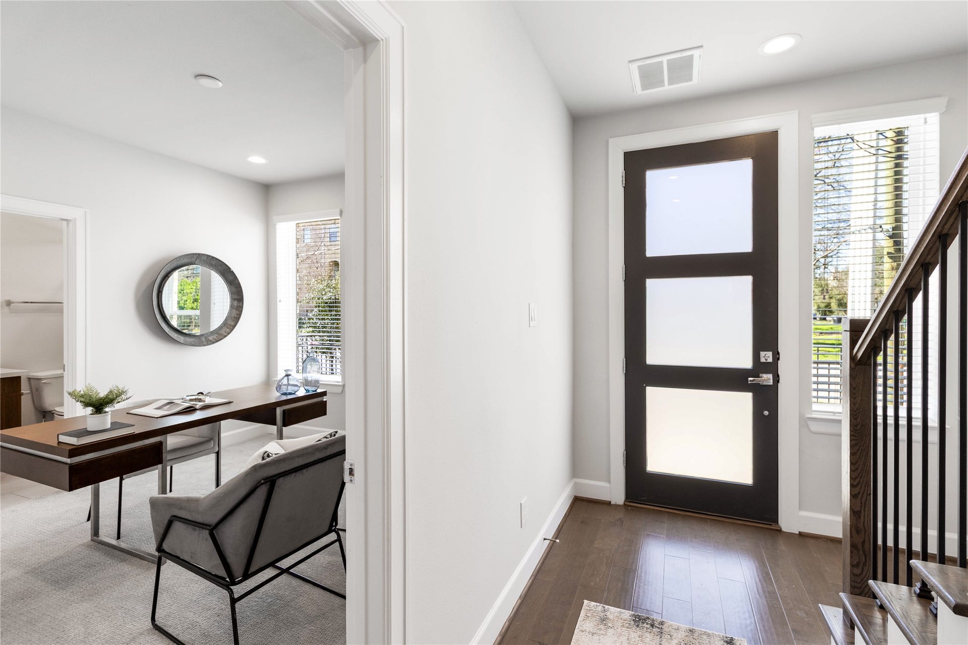 3111 La Branch Street, Houston, TX 77004 First floor entryway.