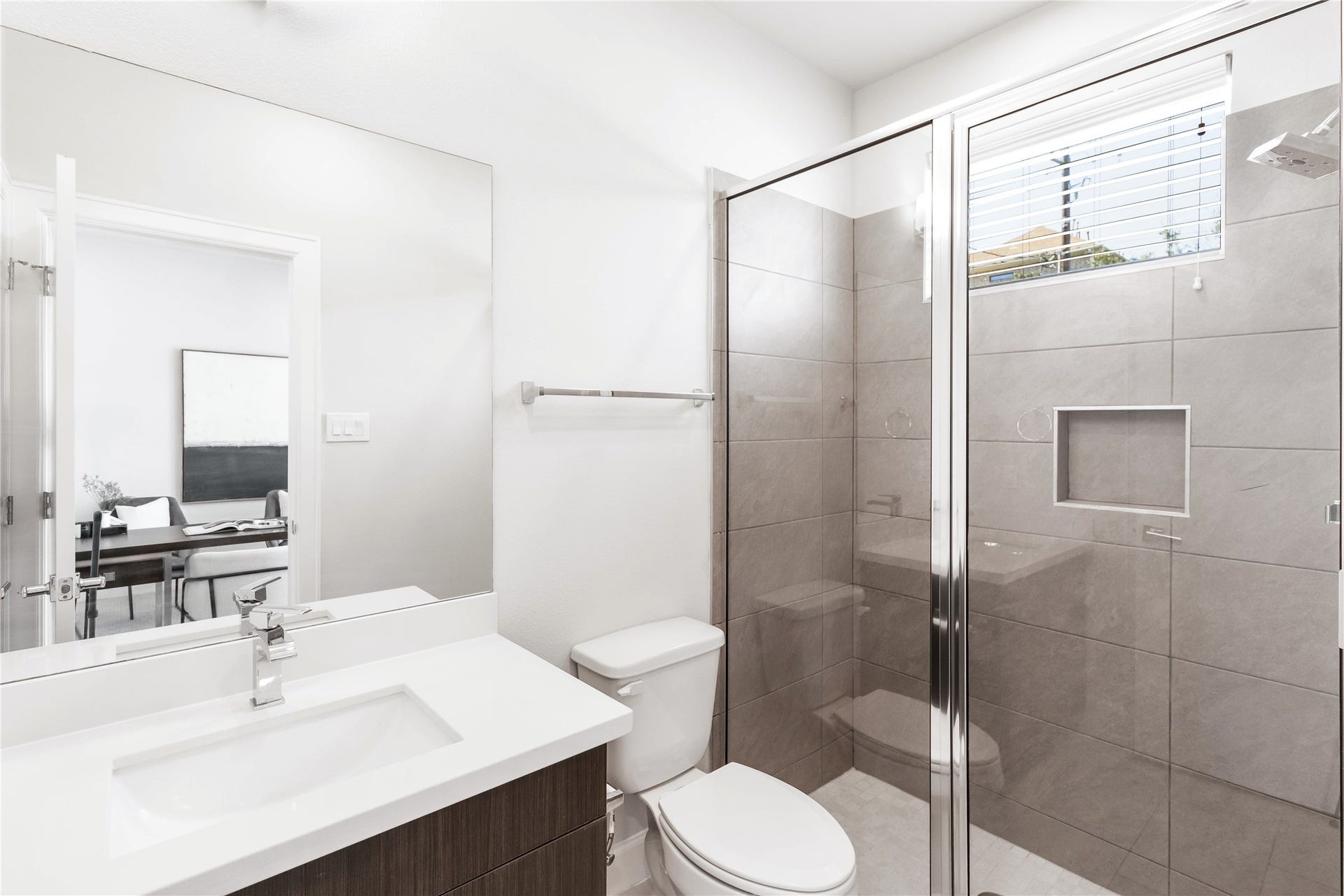3111 La Branch Street, Houston, TX 77004 First floor en suite bathroom with closet.