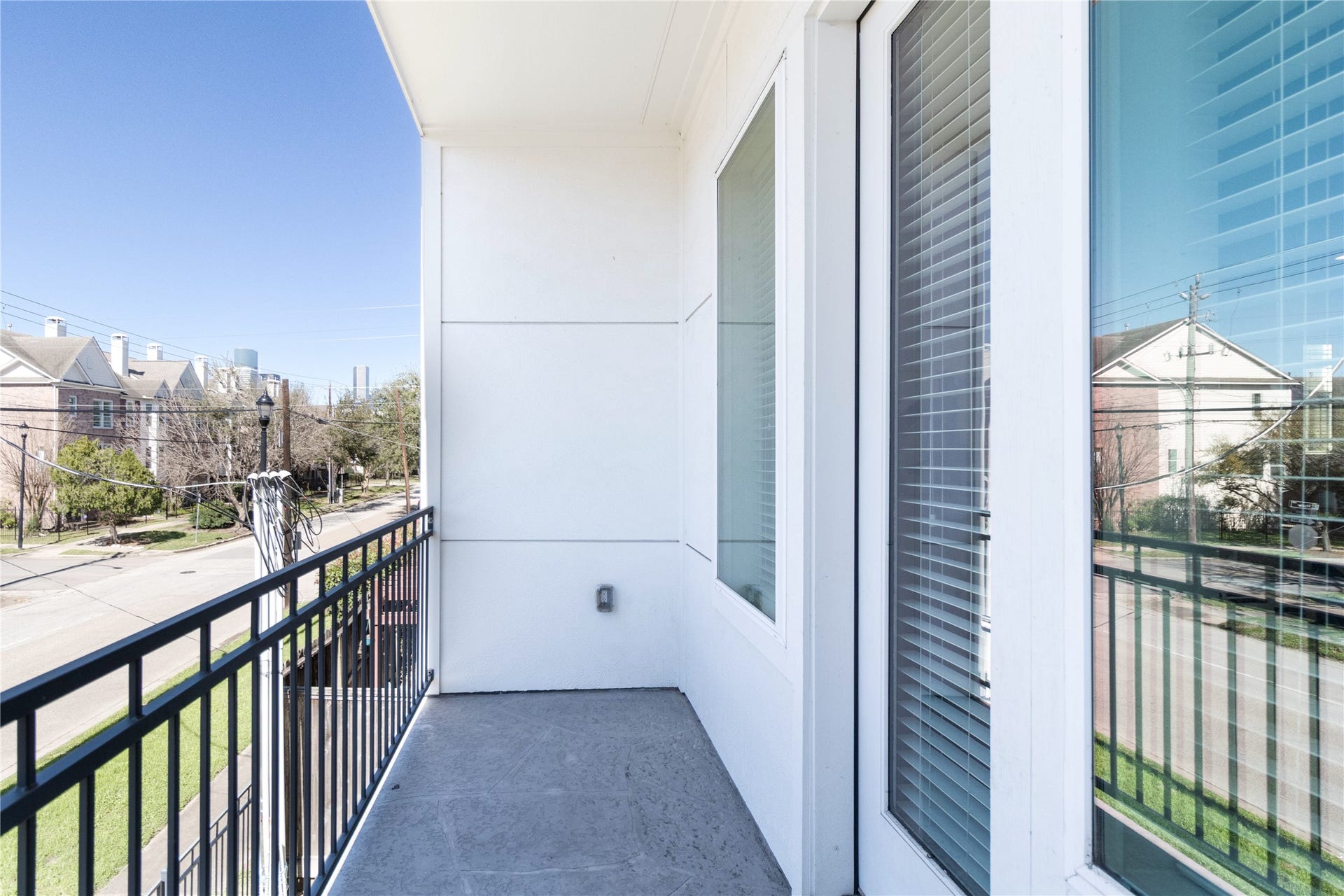 3111 La Branch Street, Houston, TX 77004 Second floor exterior patio off of living room space.
