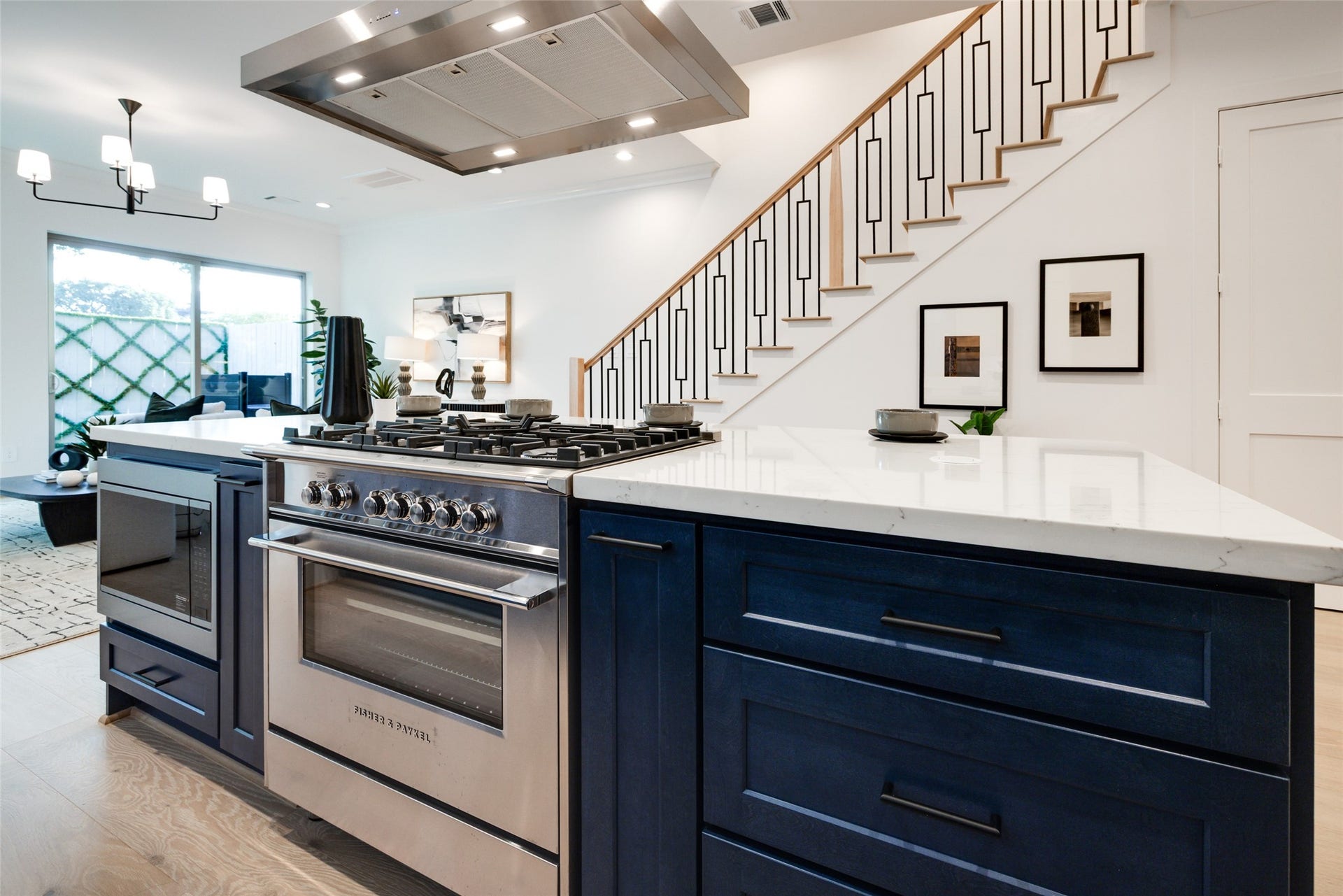 2323 RICHTON Street, Houston, TX 77098 2323 RICHTON Street, Houston, TX 77098