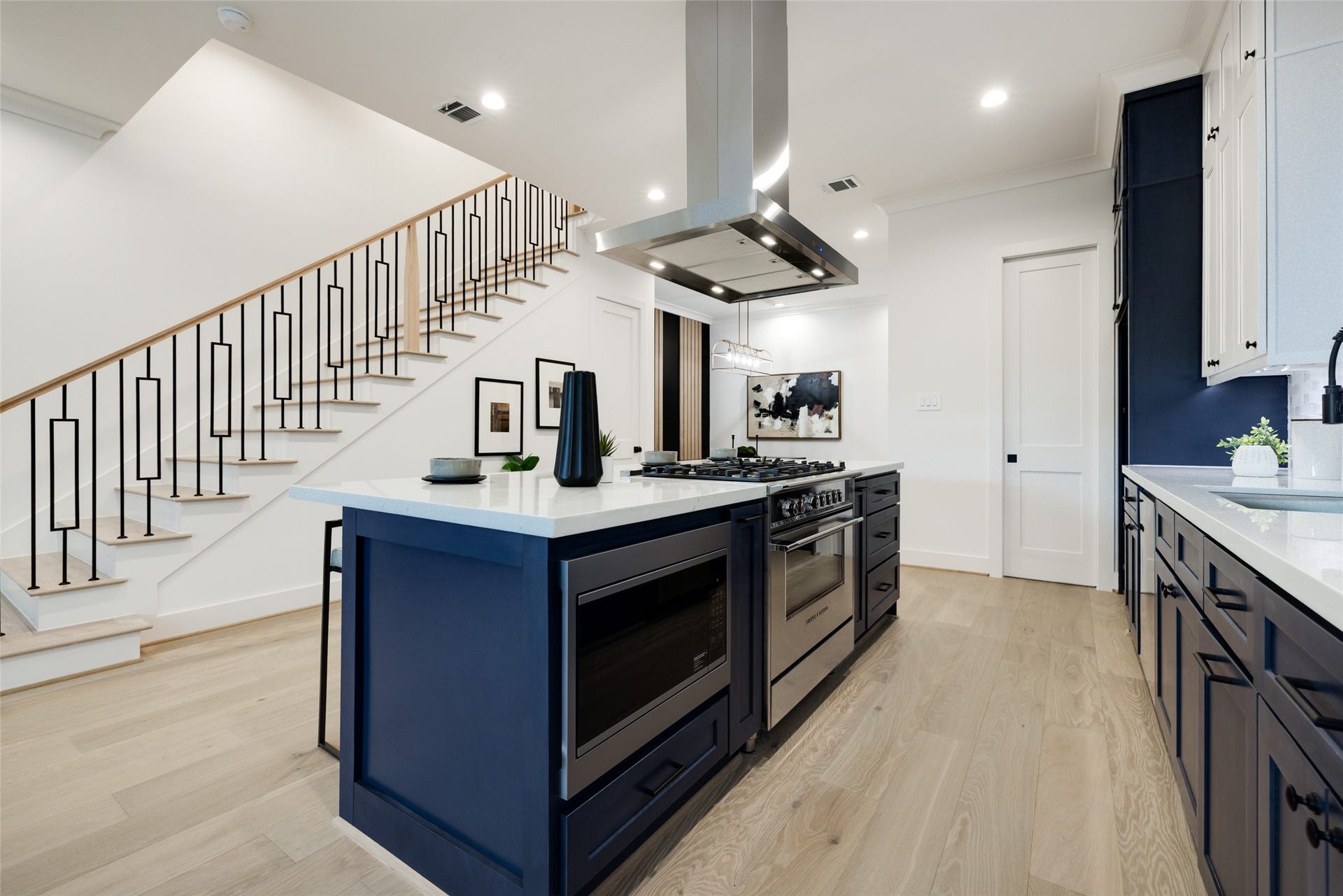 2323 RICHTON Street, Houston, TX 77098 2323 RICHTON Street, Houston, TX 77098