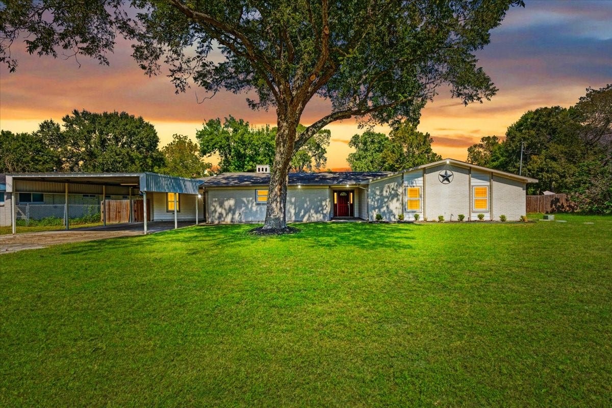 6327 Westcreek Drive, Brookside, TX 77581 Beautiful sunset view showcasing this spacious Brookside Village property and its peaceful surroundings.
Copy