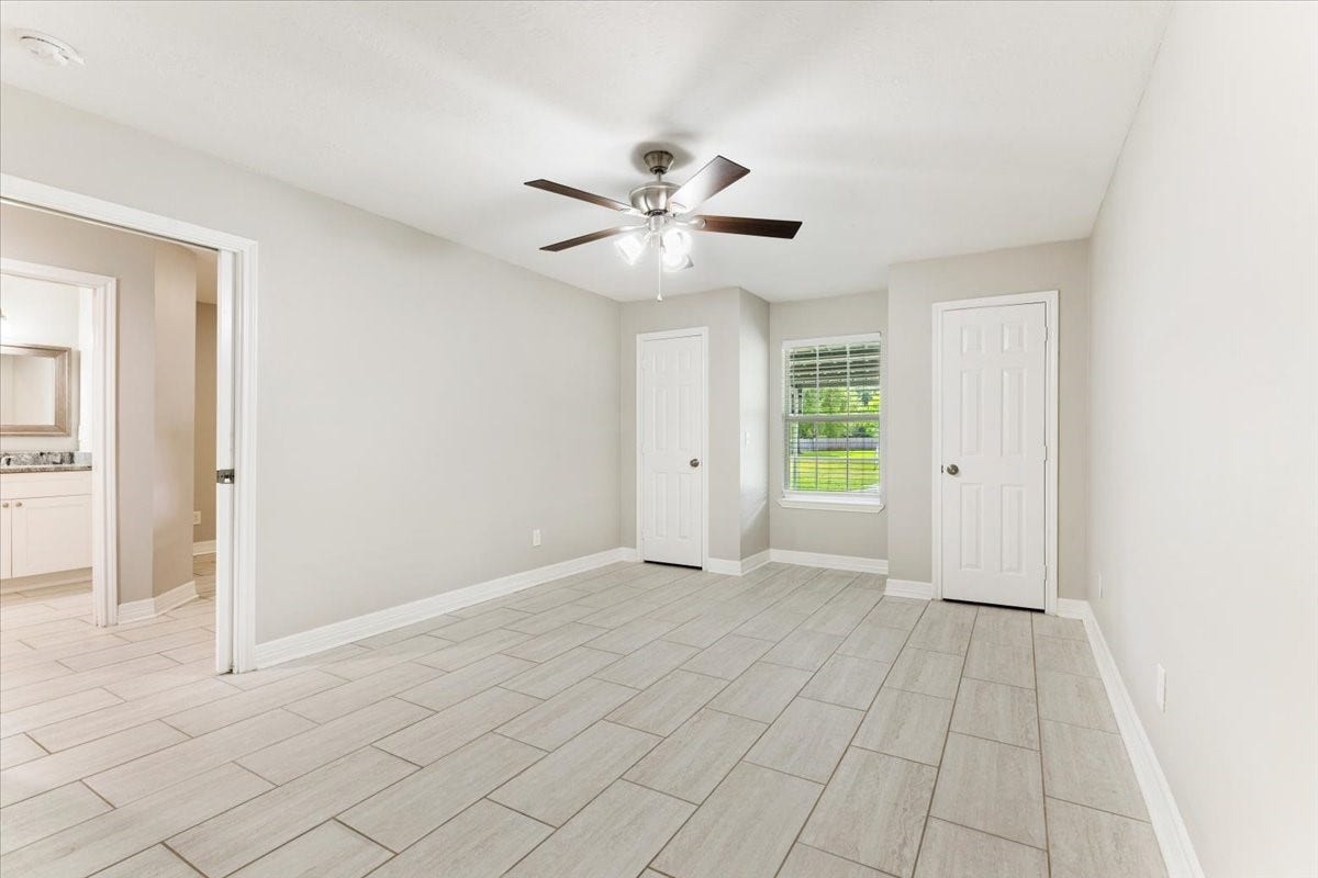 6327 Westcreek Drive, Brookside, TX 77581 Spacious mother-in-law suite living area with ceiling fan, neutral finishes