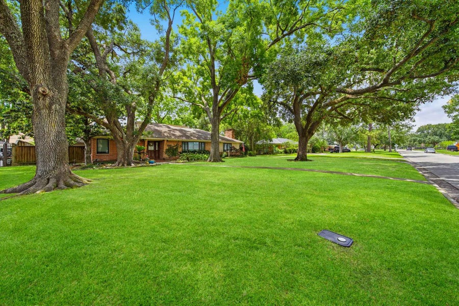 Property photo for 5117 Valerie Street, Bellaire, TX