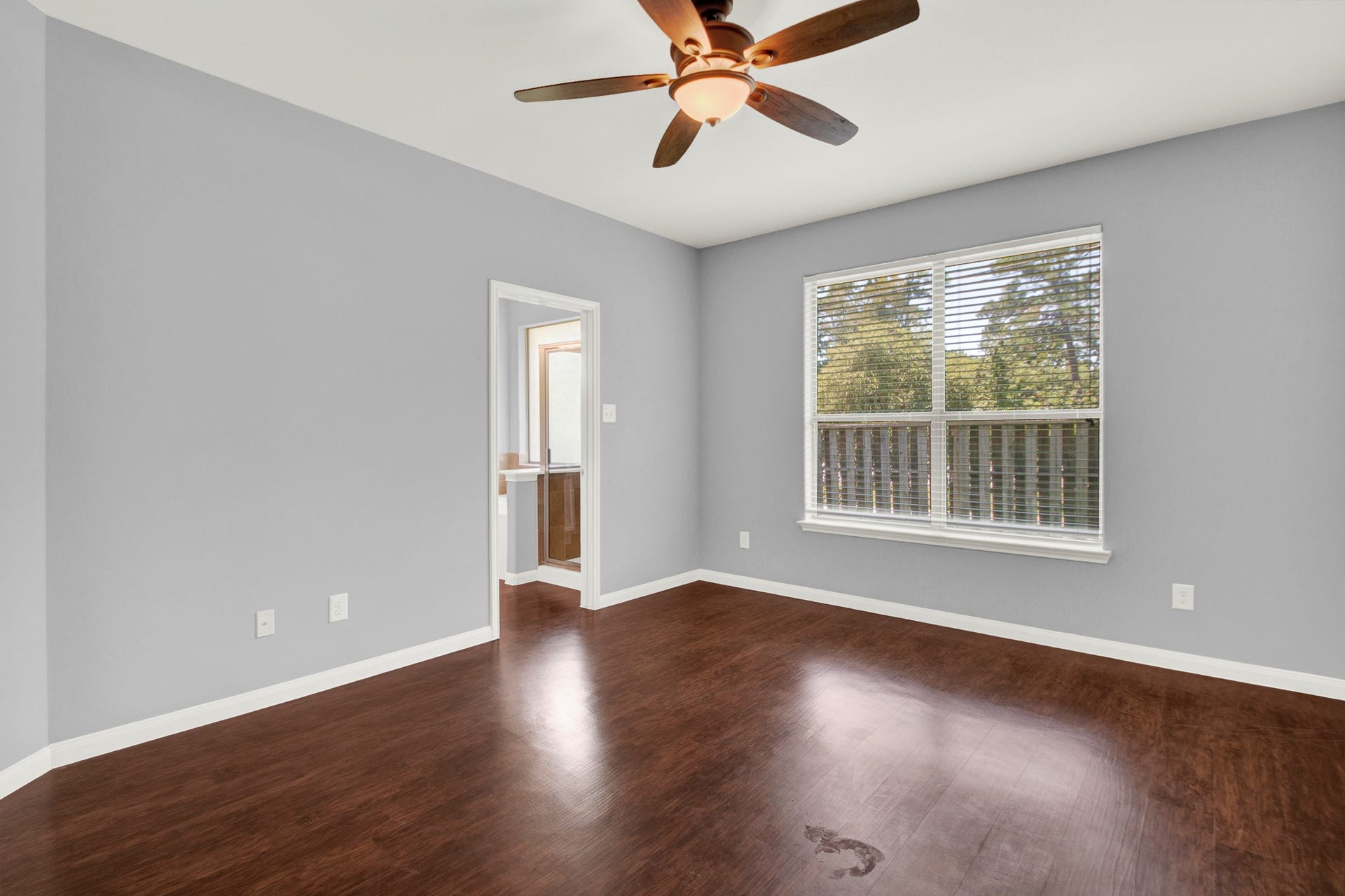13425 Raintree Drive, Montgomery, TX 77356 Private primary suite with abundant natural light.