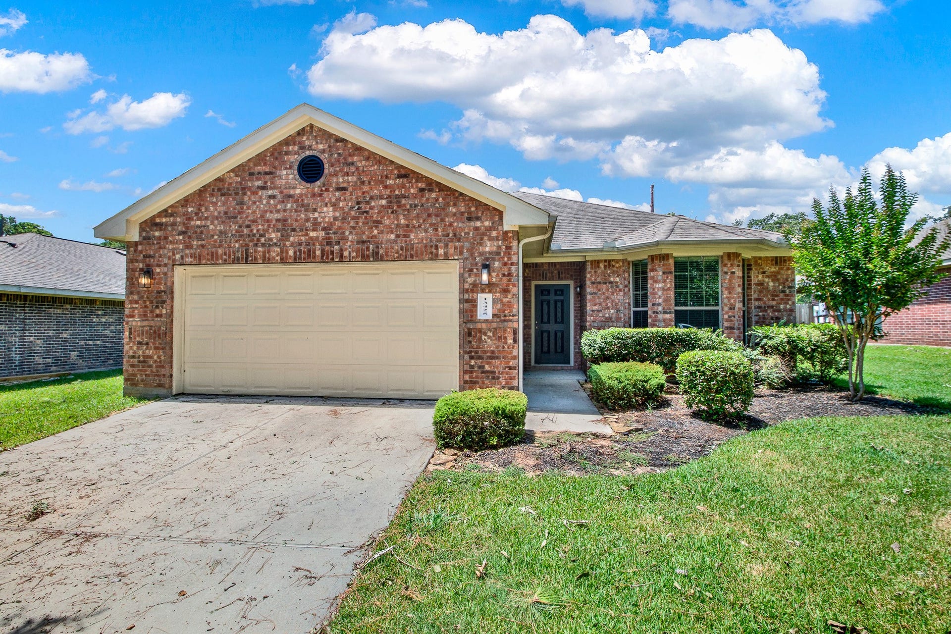 13425 Raintree Drive, Montgomery, TX 77356 This beautiful rental home in the highly sought after Walden on Lake Conroe is available for immediate move-in.