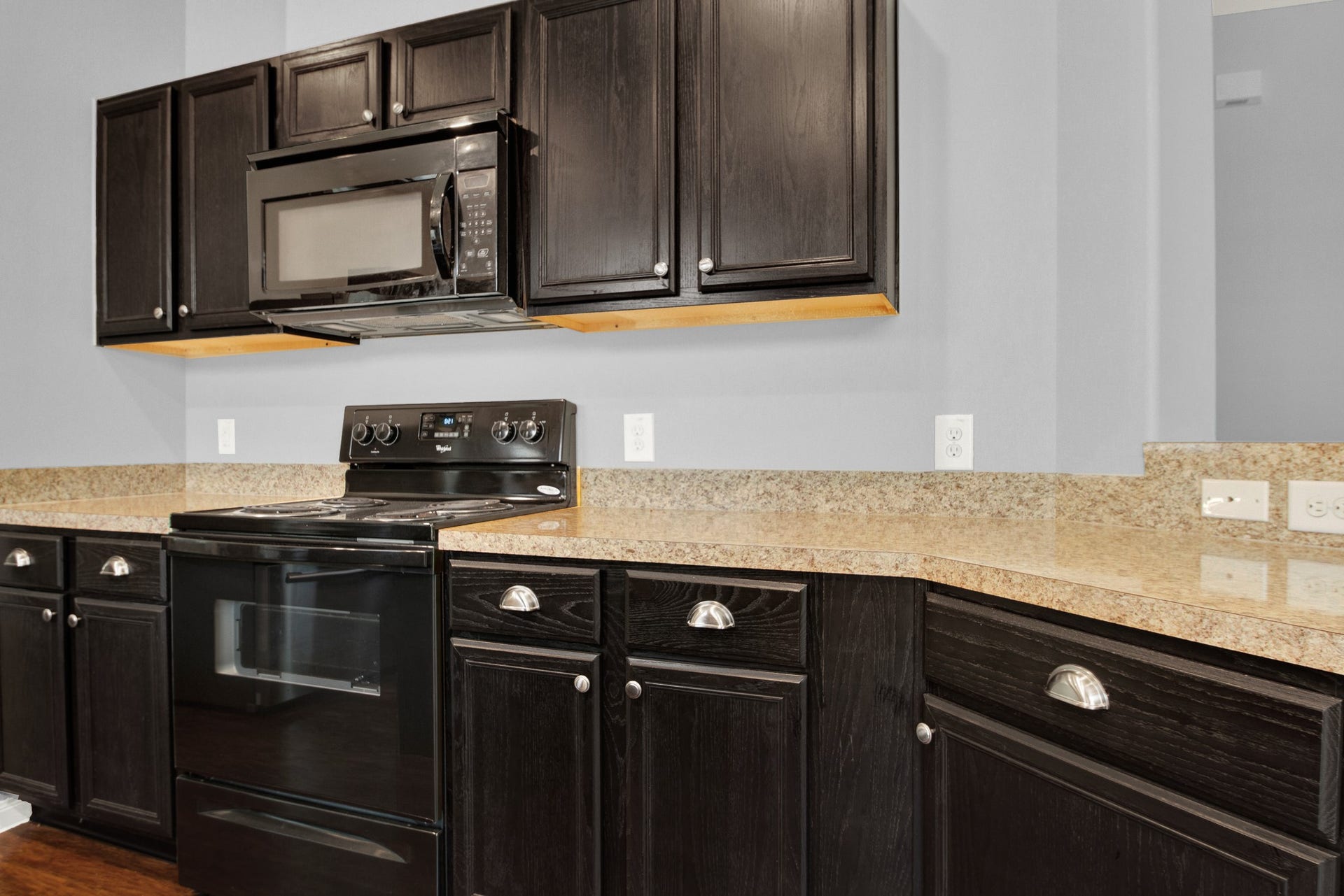 13425 Raintree Drive, Montgomery, TX 77356 Built-in microwave with newer electric range.