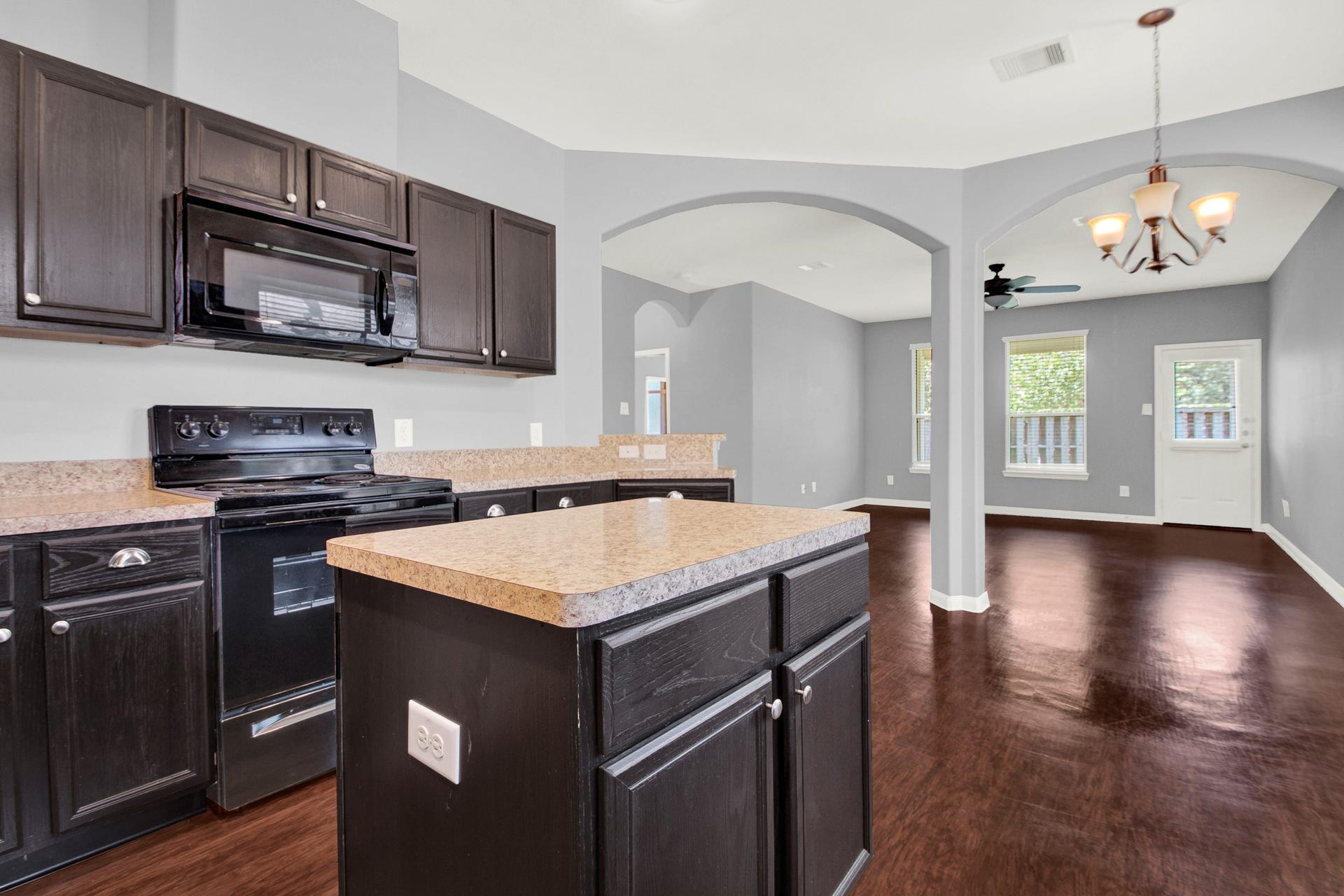 13425 Raintree Drive, Montgomery, TX 77356 13425 Raintree Drive, Montgomery, TX 77356