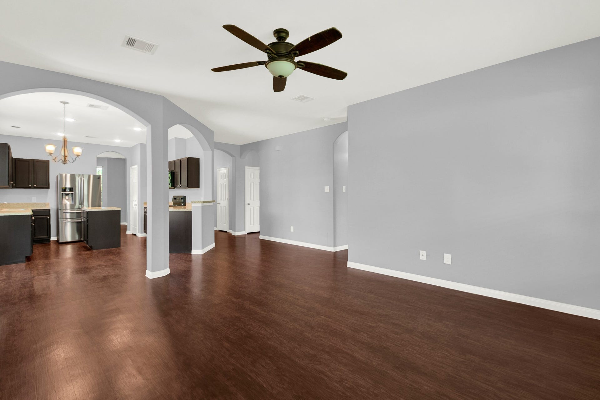 13425 Raintree Drive, Montgomery, TX 77356 The spacious living room overlooks the kitchen.