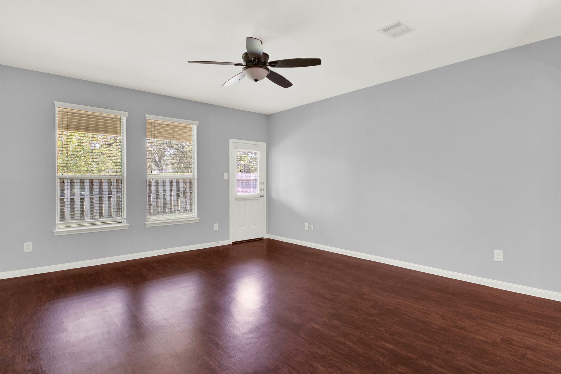 13425 Raintree Drive, Montgomery, TX 77356 Spacious living room with back yard views and access to the patio.