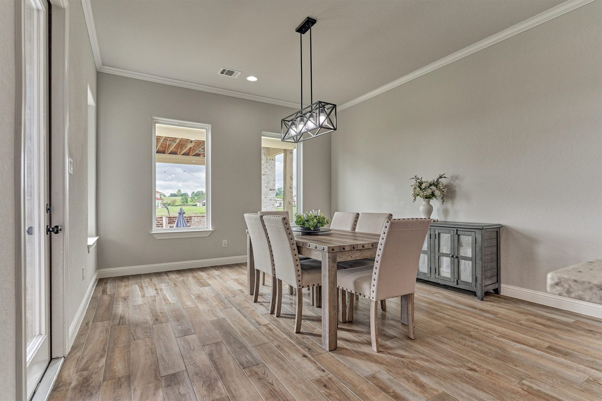 11609 Grand View Drive, Montgomery, TX 77356 Dining area off of the kitchen with access to the backyard.