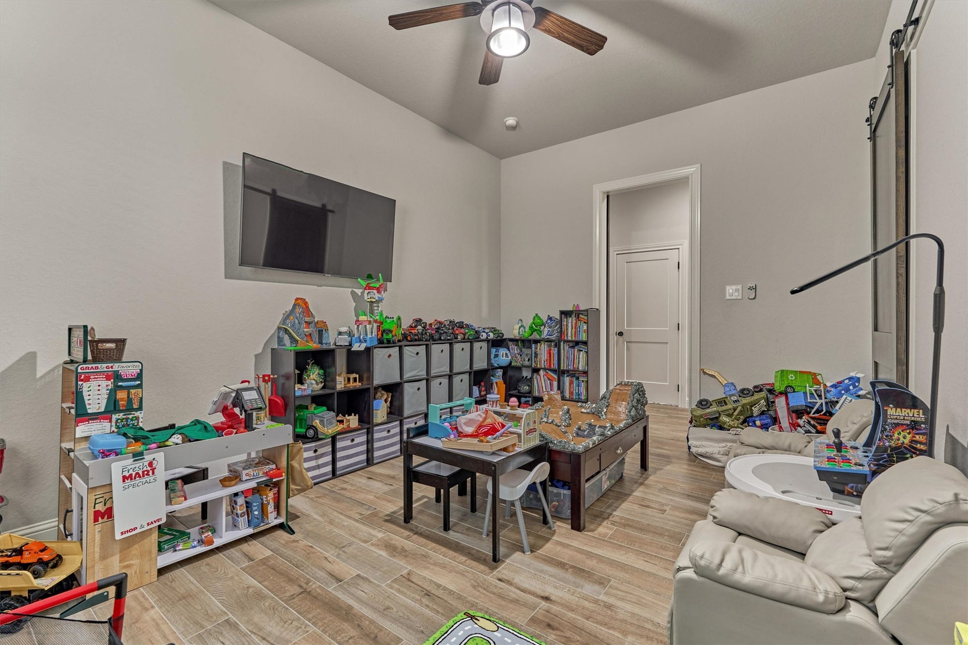 11609 Grand View Drive, Montgomery, TX 77356 4th bedroom is being used as a game room but could be a bedroom, office, flex space.