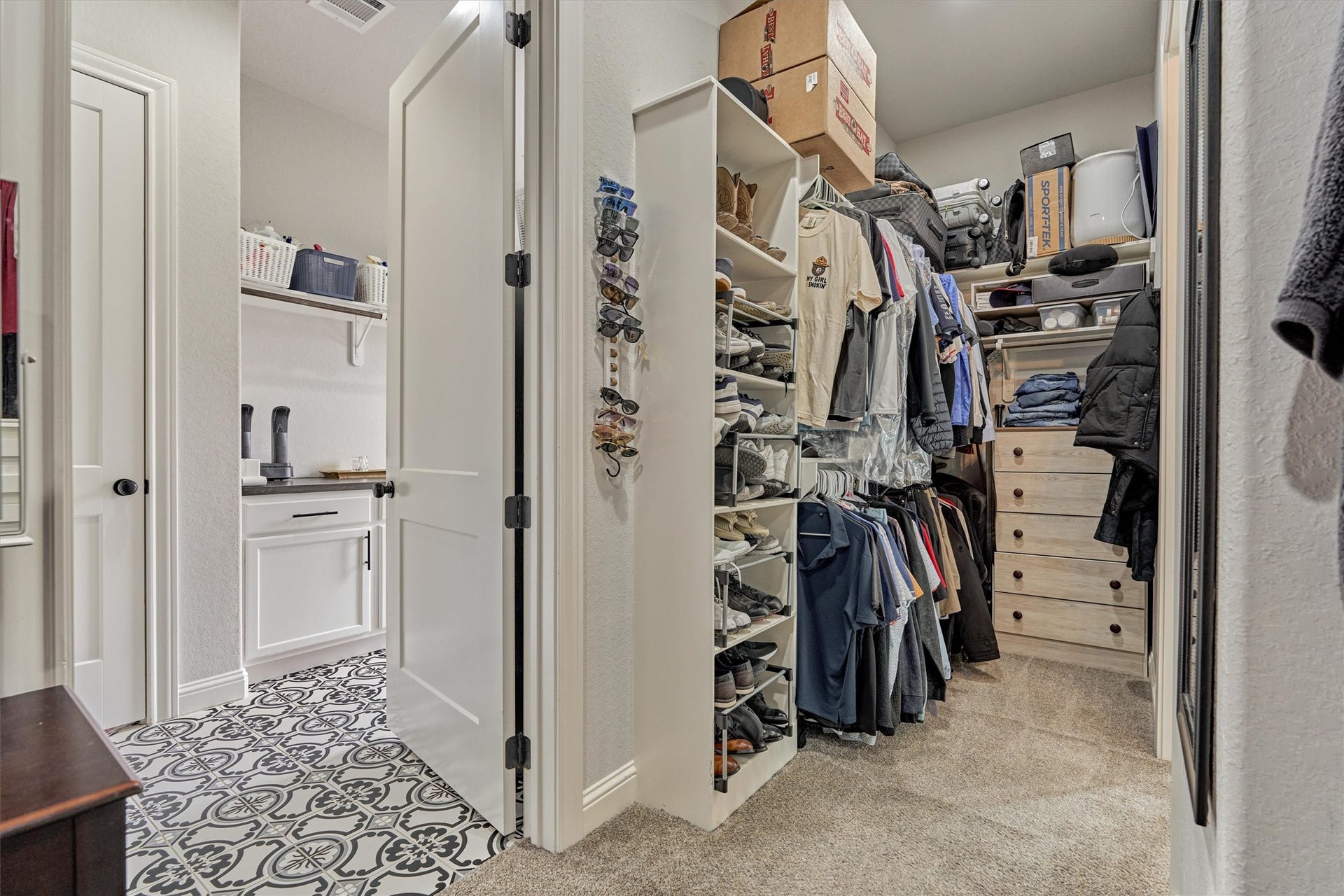 11609 Grand View Drive, Montgomery, TX 77356 Large primary walk in closet with access directly to the utility room