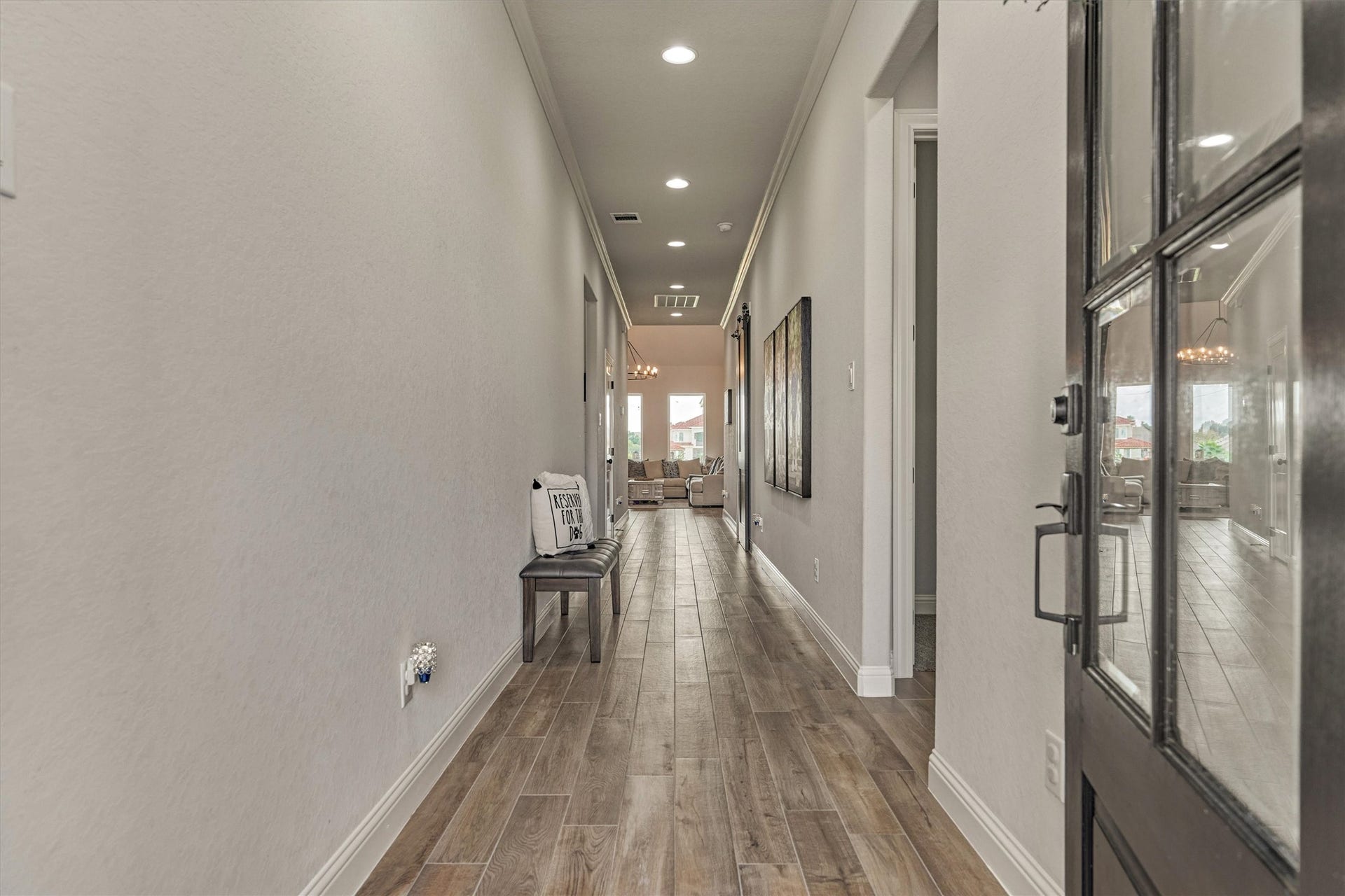 11609 Grand View Drive, Montgomery, TX 77356 The entryway features a long hallway