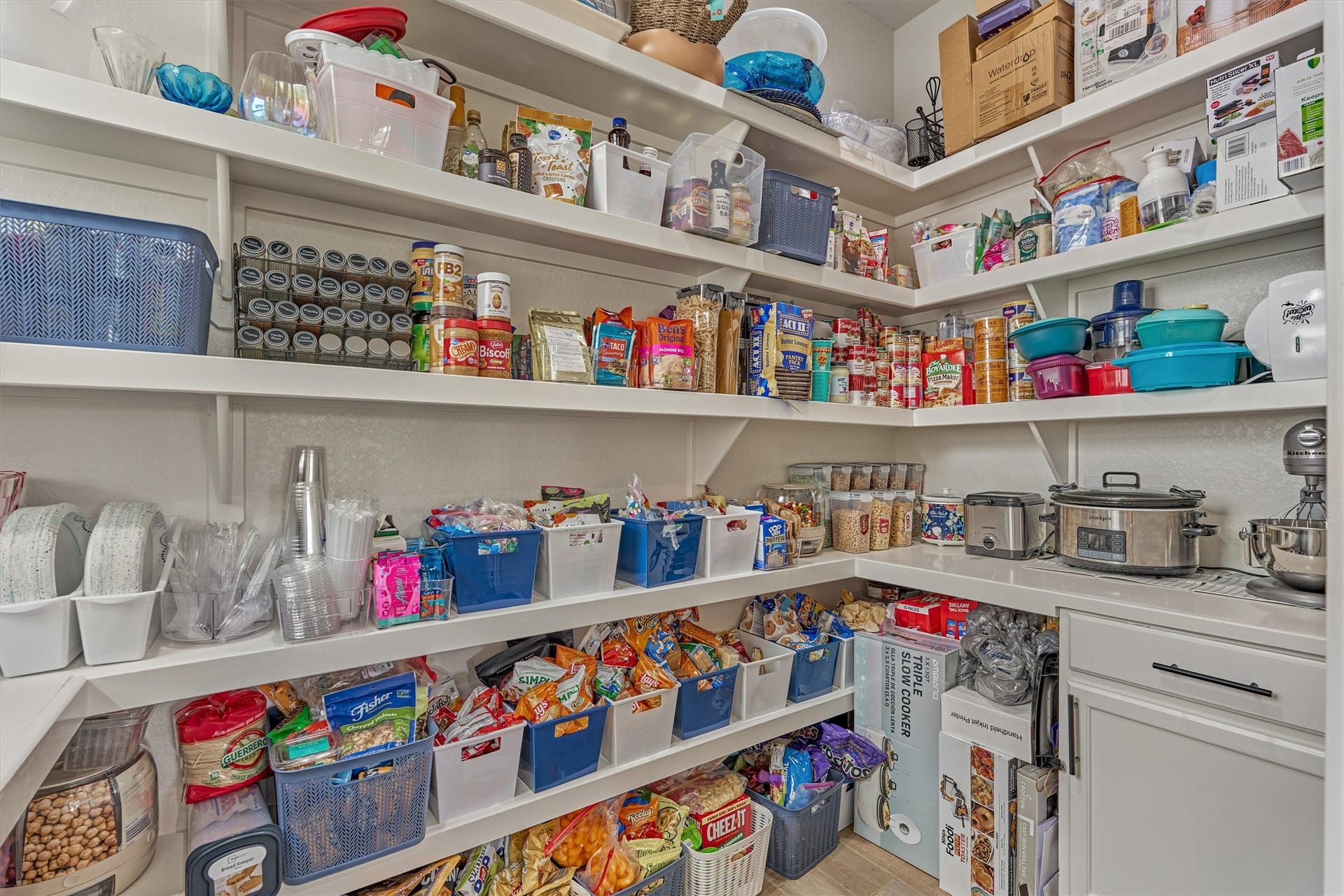 11609 Grand View Drive, Montgomery, TX 77356 A large walk in pantry with extra cabinet space for appliances.