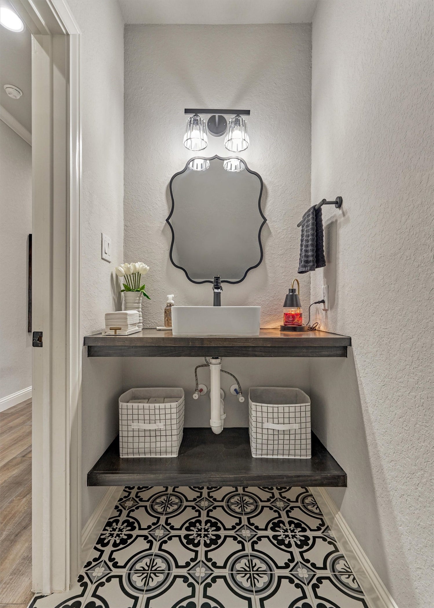 11609 Grand View Drive, Montgomery, TX 77356 Downstairs half bathroom