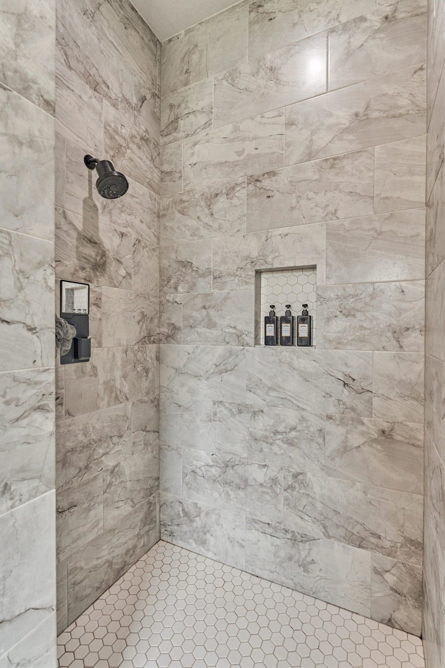 11609 Grand View Drive, Montgomery, TX 77356 Beautiful walk in shower