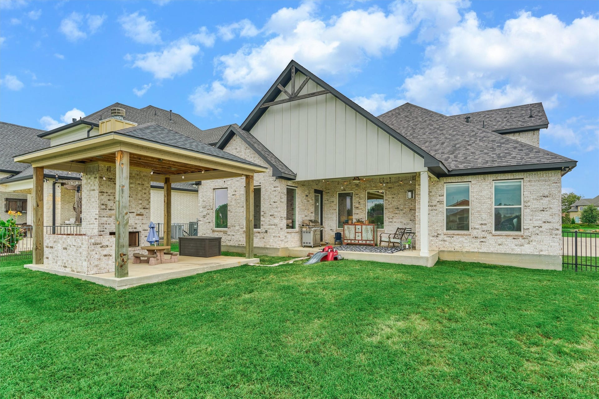 11609 Grand View Drive, Montgomery, TX 77356 The backyard entertaining area has plenty of room for you to make it your own!