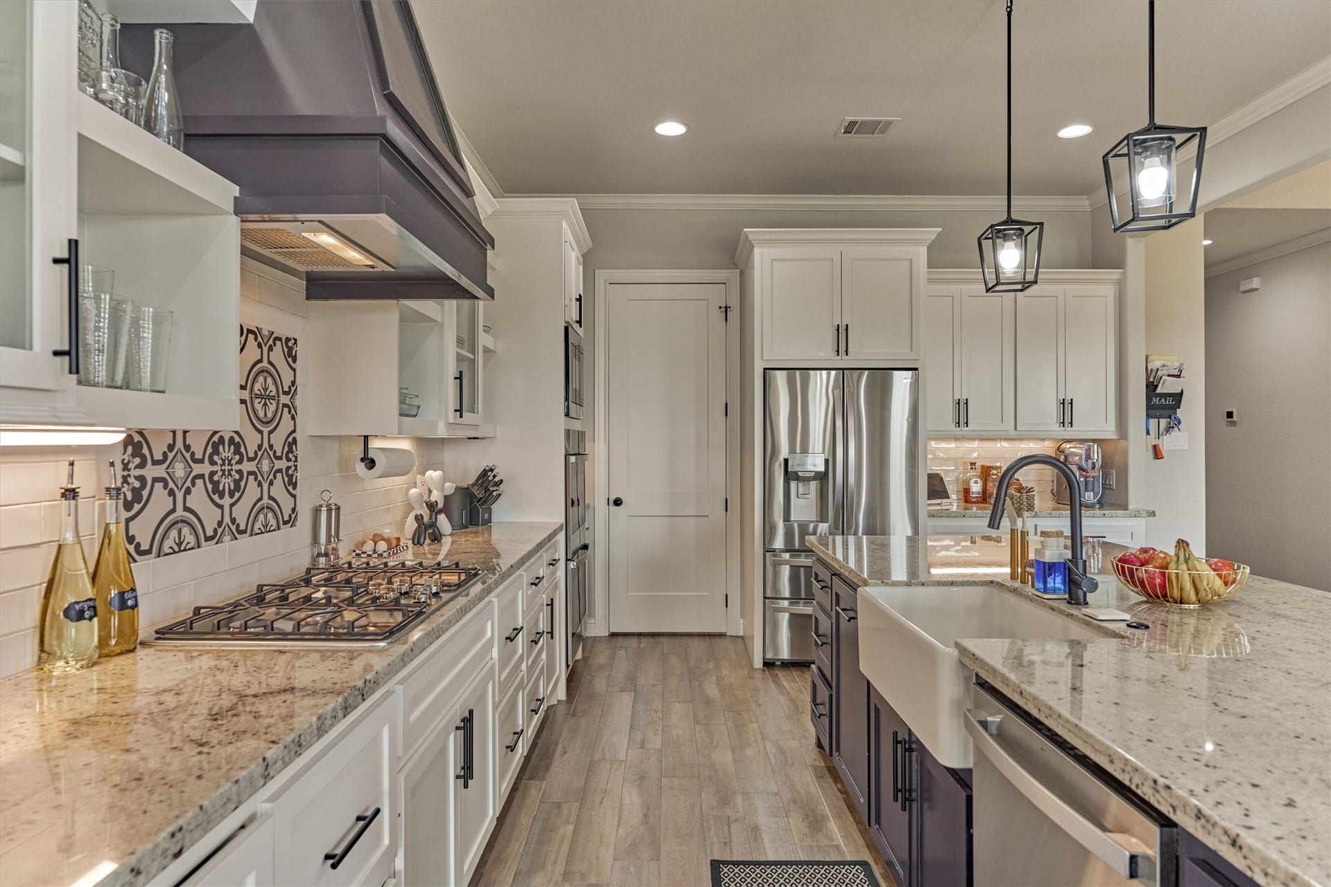 11609 Grand View Drive, Montgomery, TX 77356 Featuring a deep kitchen sink, and a gas stove top.