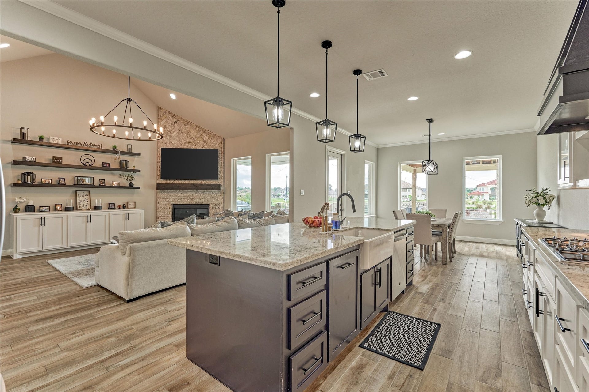 11609 Grand View Drive, Montgomery, TX 77356 A wonderful space to enjoy your family and guests.