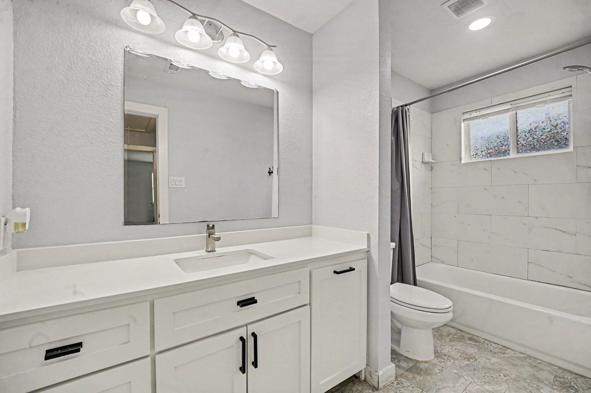 4818 27th Street, Dickinson, TX 77539 The secondary bathroom is updated and offer plenty of space and storage.