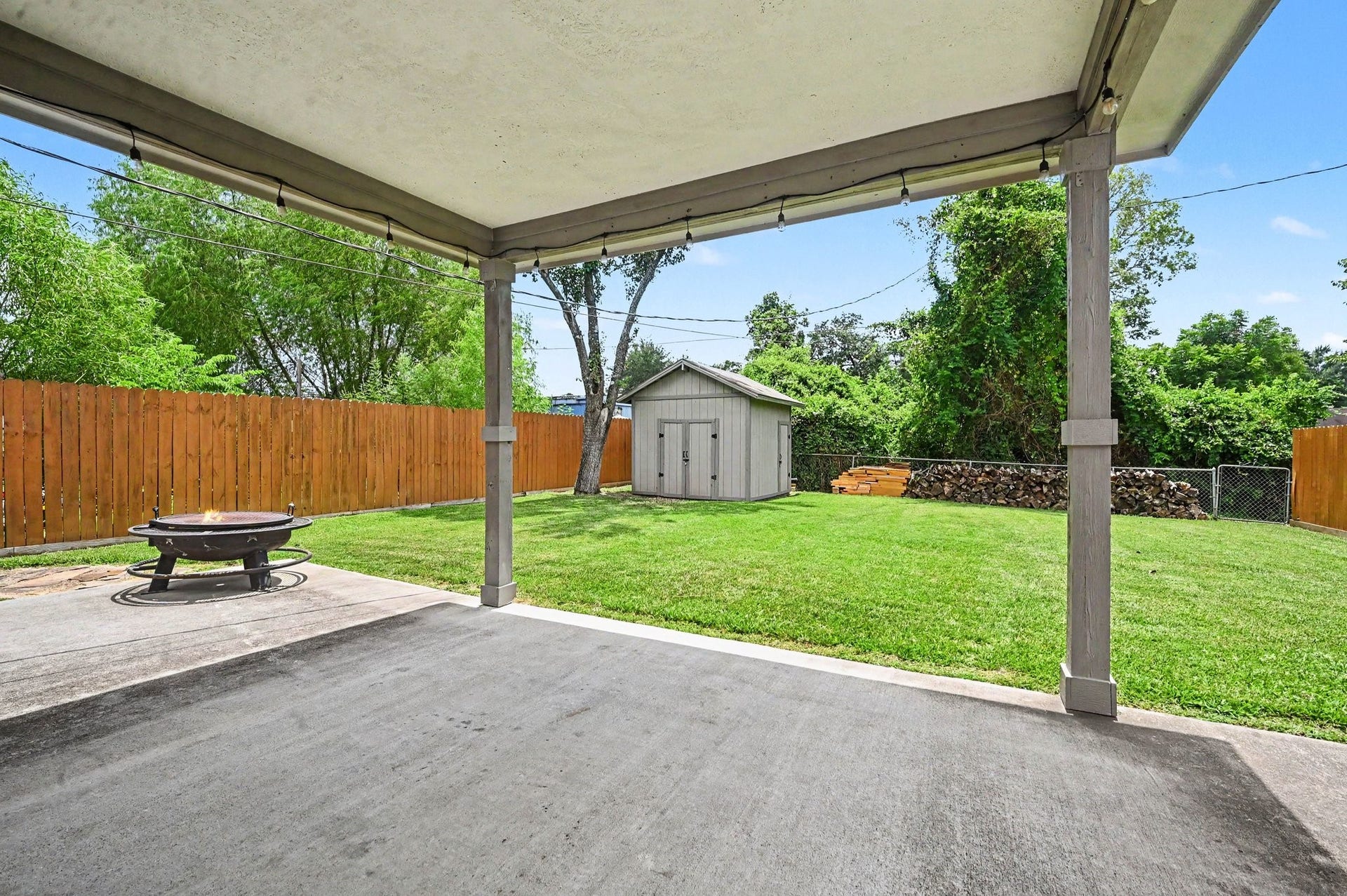 4818 27th Street, Dickinson, TX 77539 The back yard is as impressive as the home. It offers a covered patio along with privacy fence.