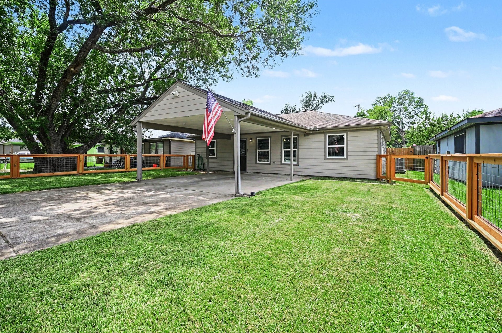 4818 27th Street, Dickinson, TX 77539 Welcome to your private retreat in Dickinson! This beautifully updated 2-bedroom, 2-bathroom home is tucked away on a quiet dead-end street with no HOA, offering the perfect blend of comfort, and privacy.