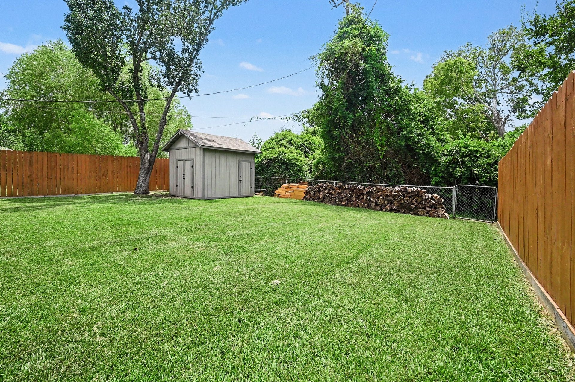 4818 27th Street, Dickinson, TX 77539 The firewood conveys with the sale and it's waiting for you to enjoy making smores with your friends and family.