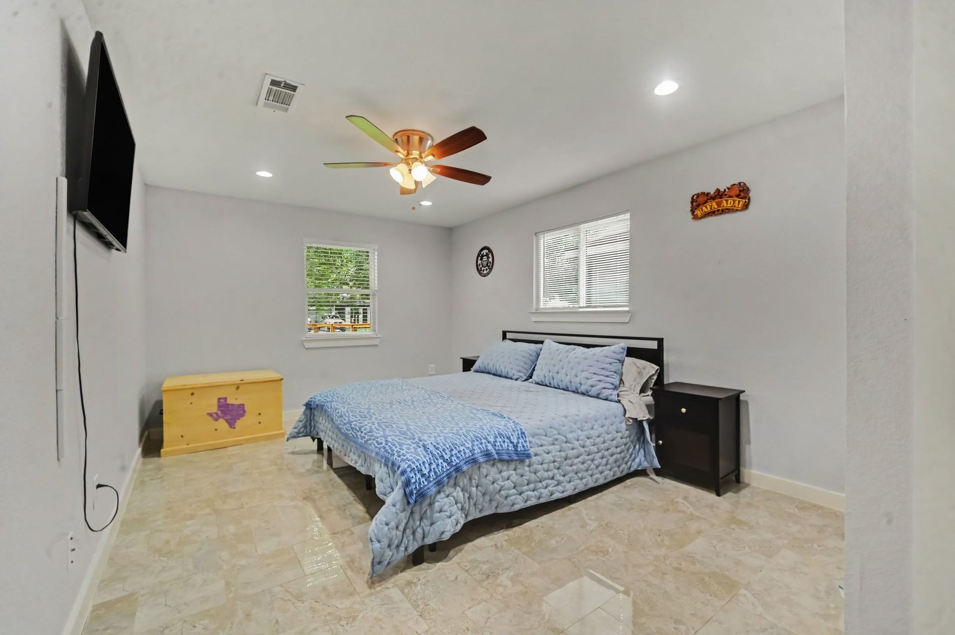 4818 27th Street, Dickinson, TX 77539 The master bedroom is very generous sized with an abundance of natural light.