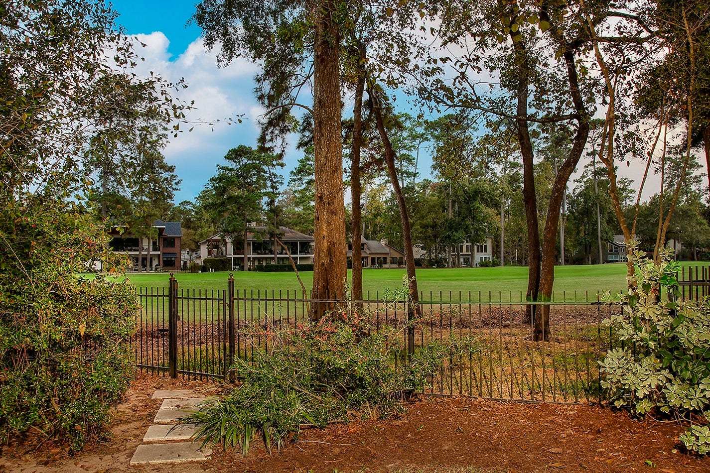 29 S Doe Run Drive, The Woodlands, TX 77380 29 S Doe Run Drive, The Woodlands, TX 77380