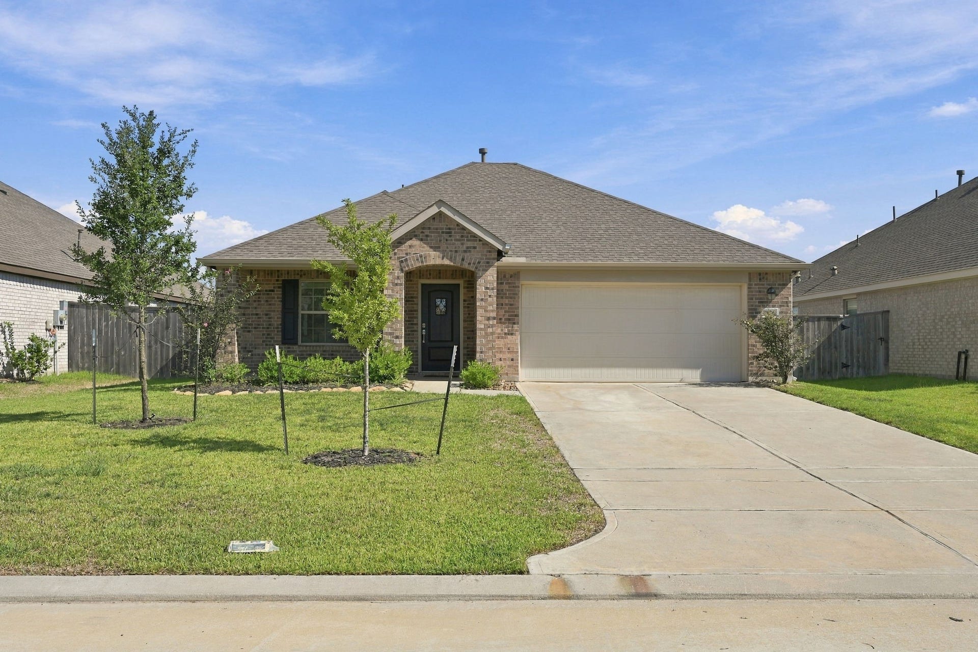 7526 Greenbriar Canyon Lane, Katy, TX 77493 7526 Greenbriar Canyon Lane is ready to welcome its new owners! Call today to schedule your private tour.