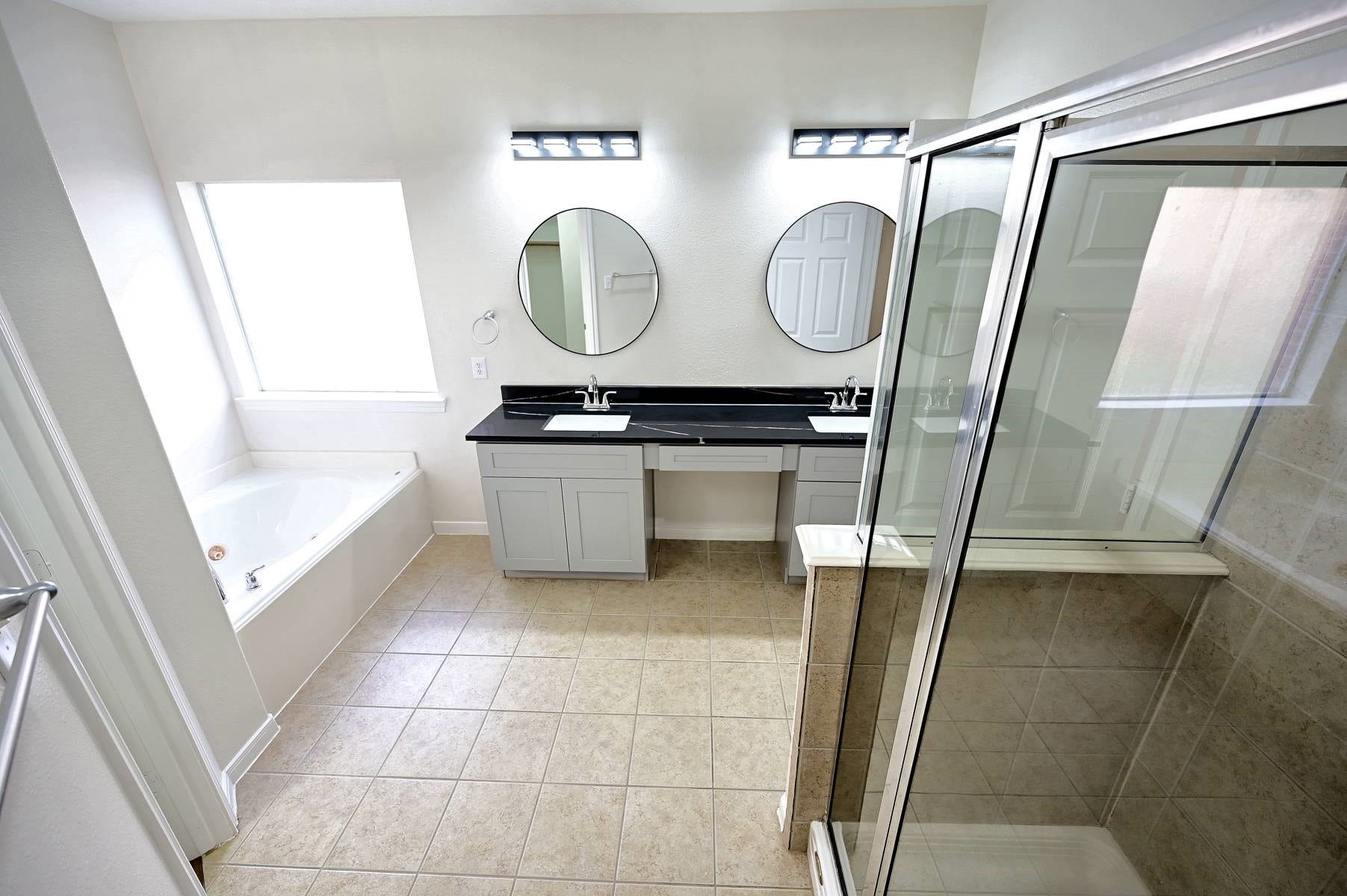 9007 Kinnel Lane, Tomball, TX 77375