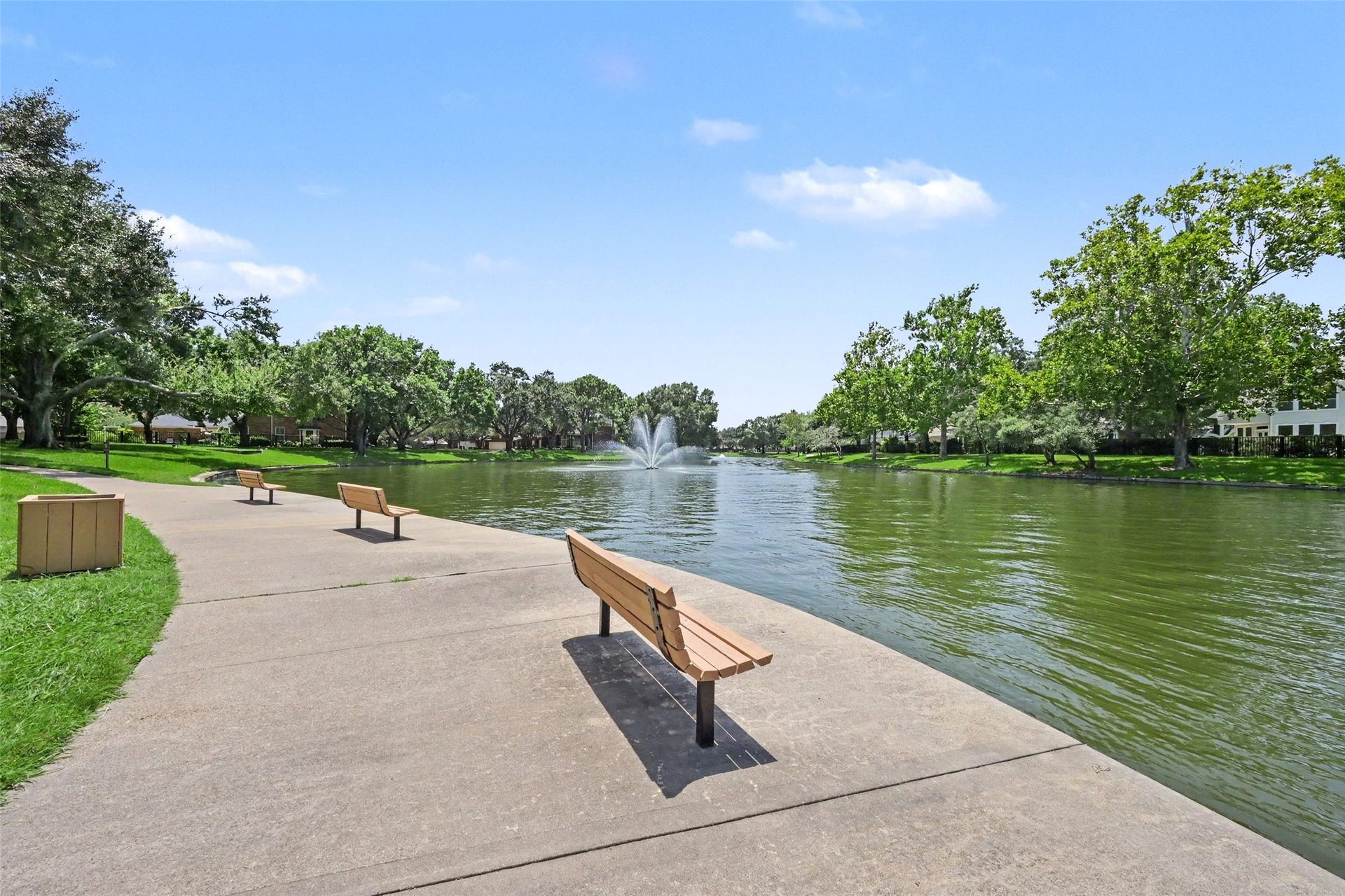 2907 Winding Shore Lane, Katy, TX 77450 Within walking distance from the home, enjoy the beautiful lakes and scenic walking paths throughout Cinco Ranch. These peaceful trails offer the perfect setting for morning walks, evening strolls, and enjoying the natural beauty of the community.