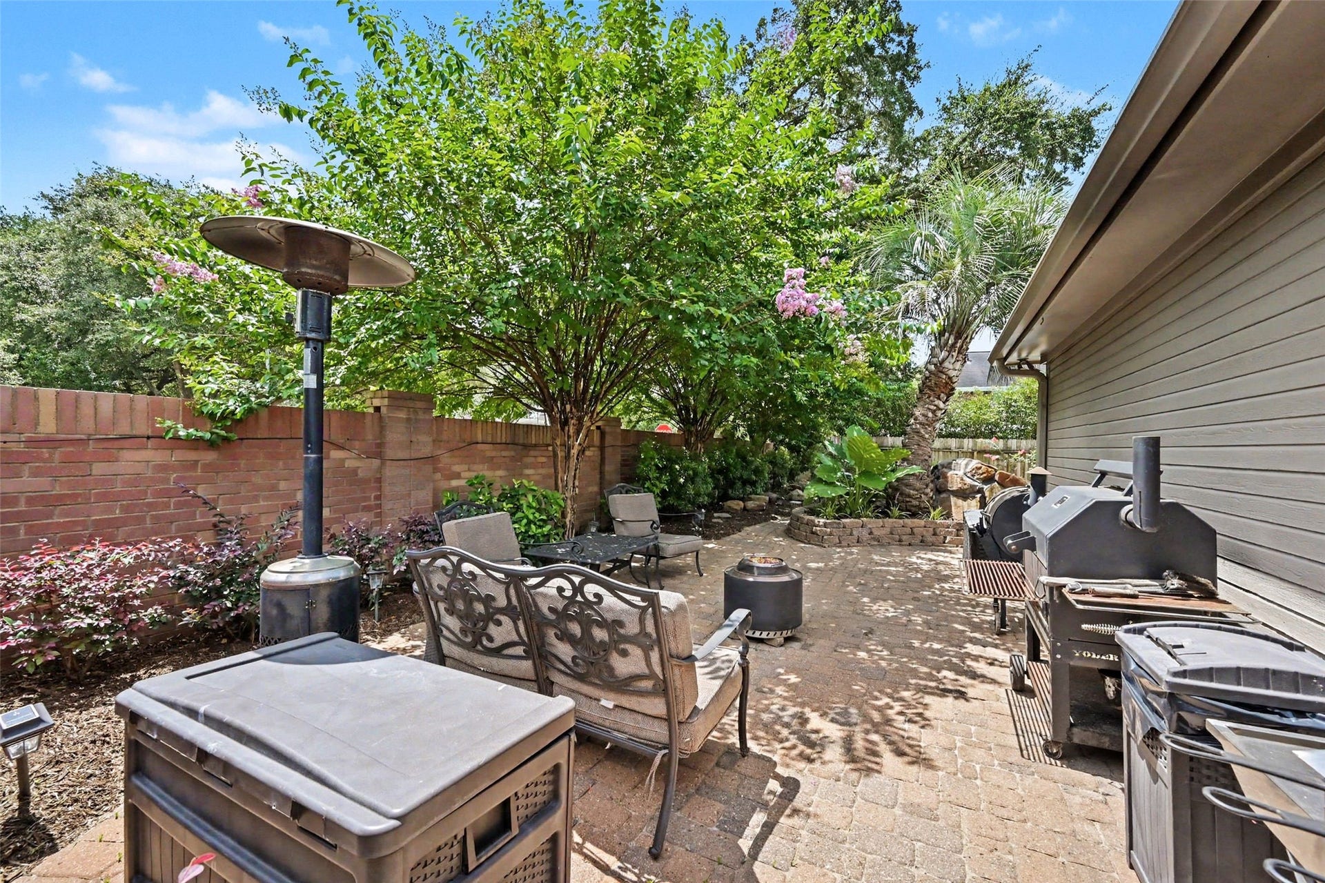 2907 Winding Shore Lane, Katy, TX 77450 Charming backyard patio with a cozy seating area and perfect for outdoor entertaining.