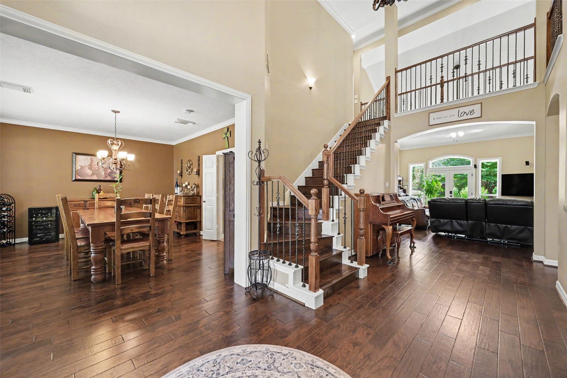 2907 Winding Shore Lane, Katy, TX 77450 Upon entering, you'll find the spacious formal dining room to your left and a private home office to your right. Both generously sized rooms offer the perfect spaces for entertaining guests or working from home.